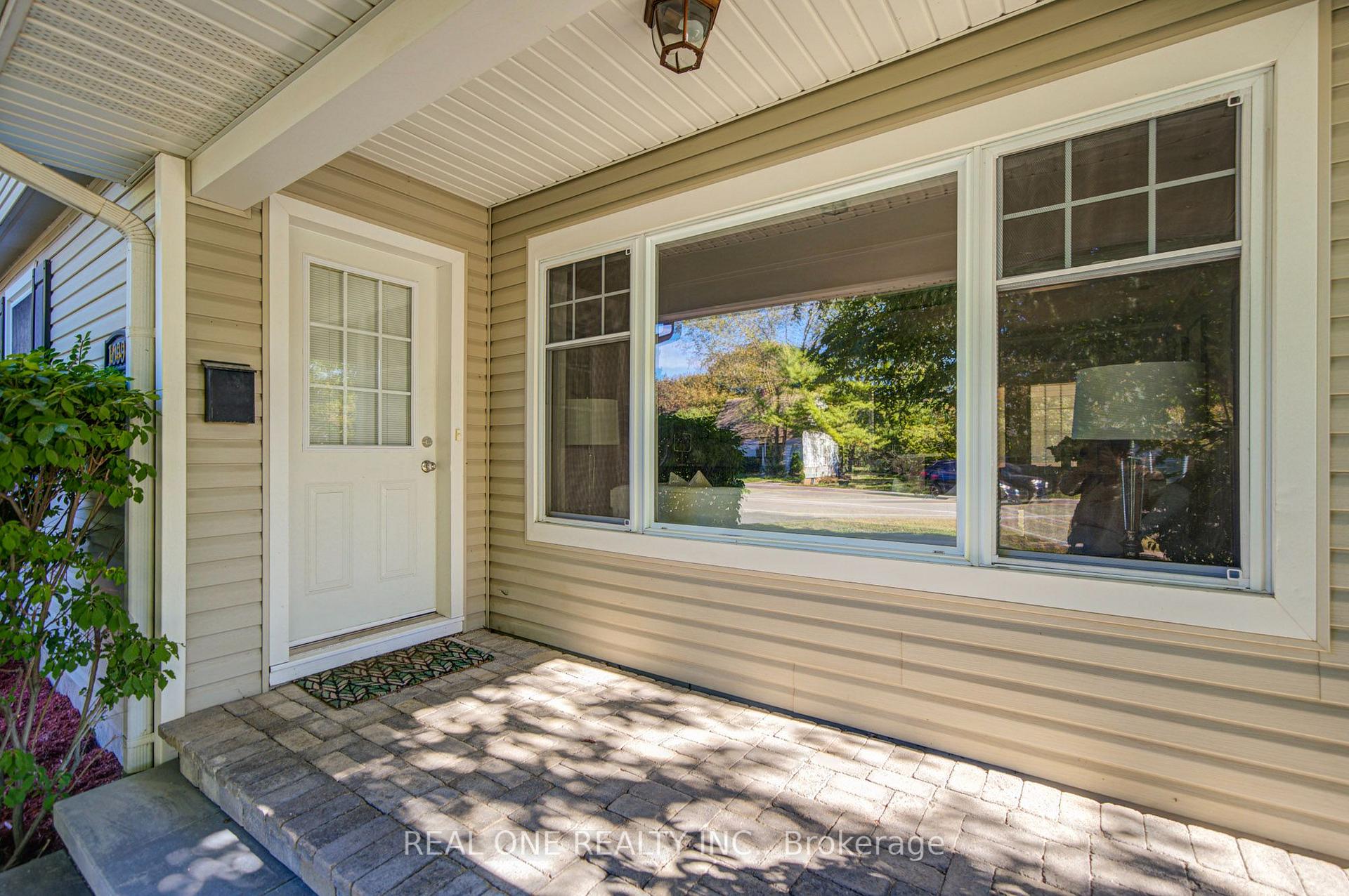 Photo 3 of 1099 Kent Avenue, Oakville, College Park — HOMEH