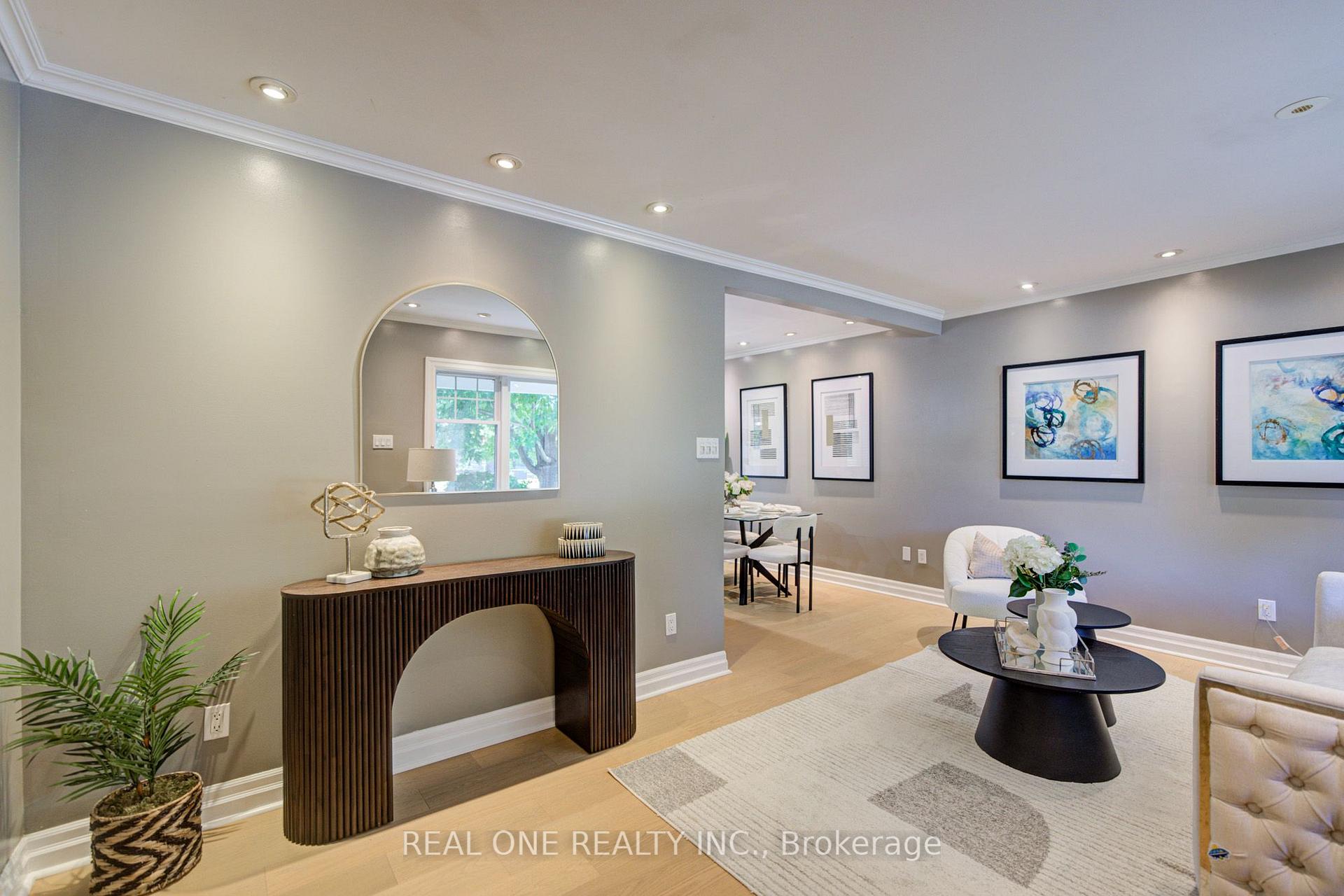 Photo 4 of 1099 Kent Avenue, Oakville, College Park — HOMEH
