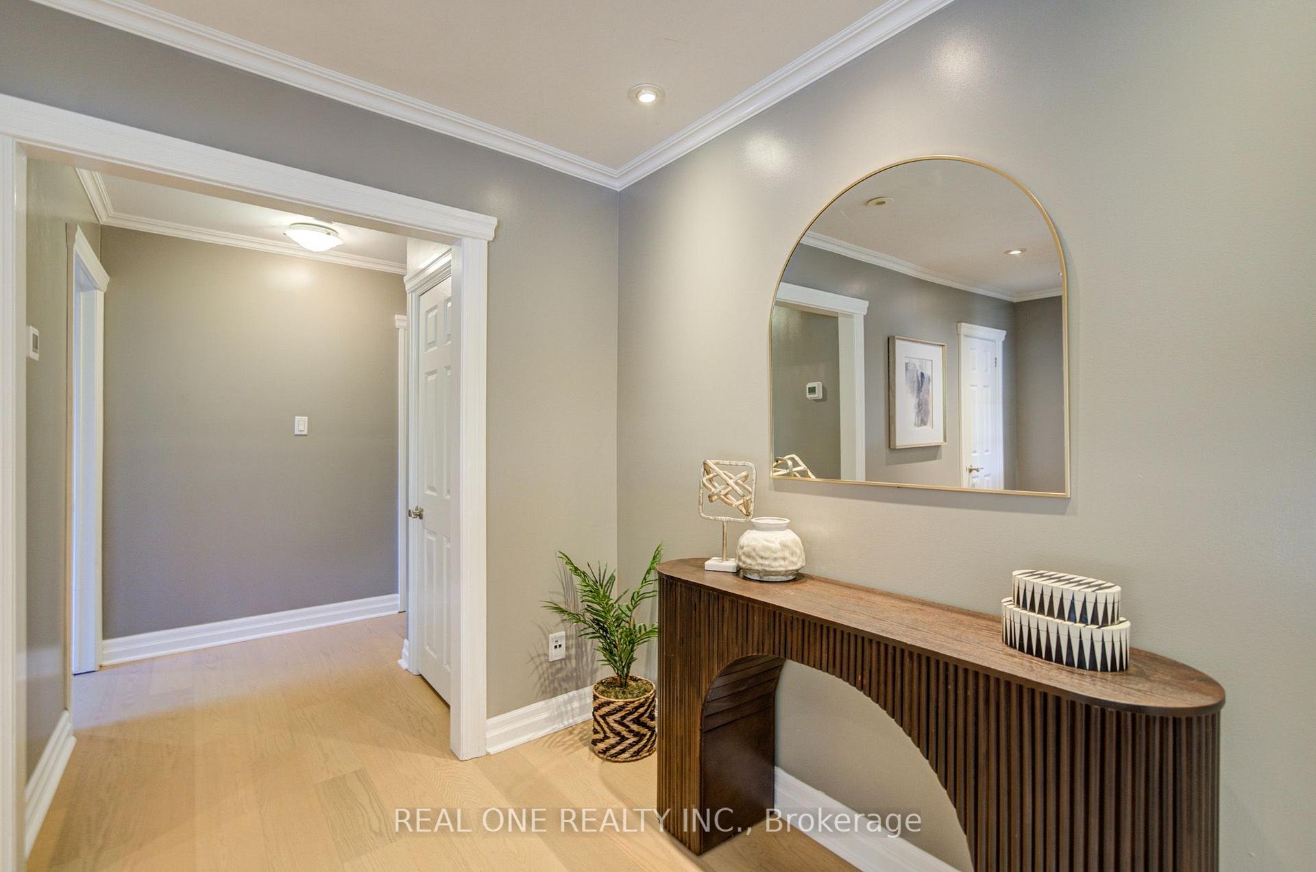 Photo 5 of 1099 Kent Avenue, Oakville, College Park — HOMEH