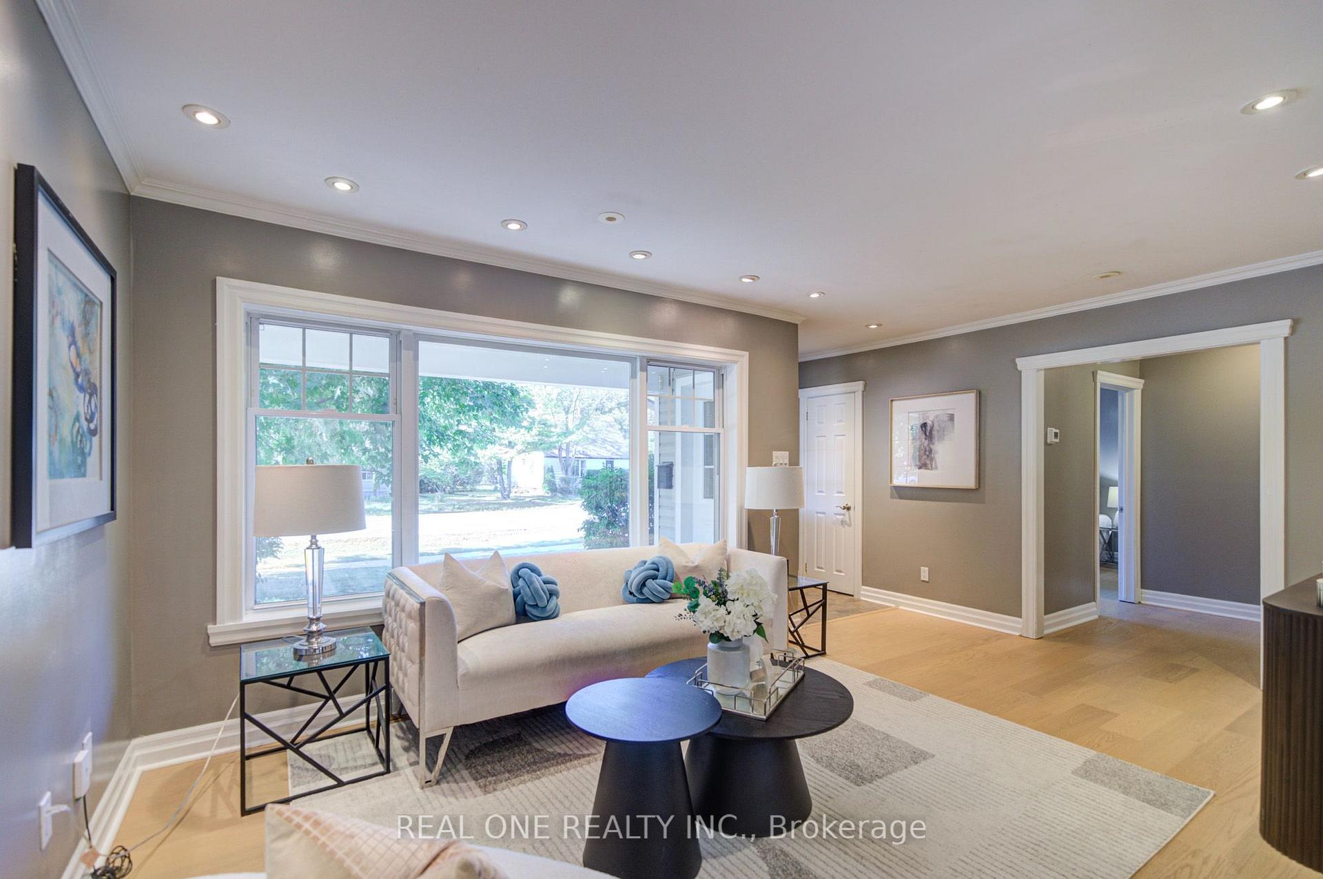 Photo 9 of 1099 Kent Avenue, Oakville, College Park — HOMEH