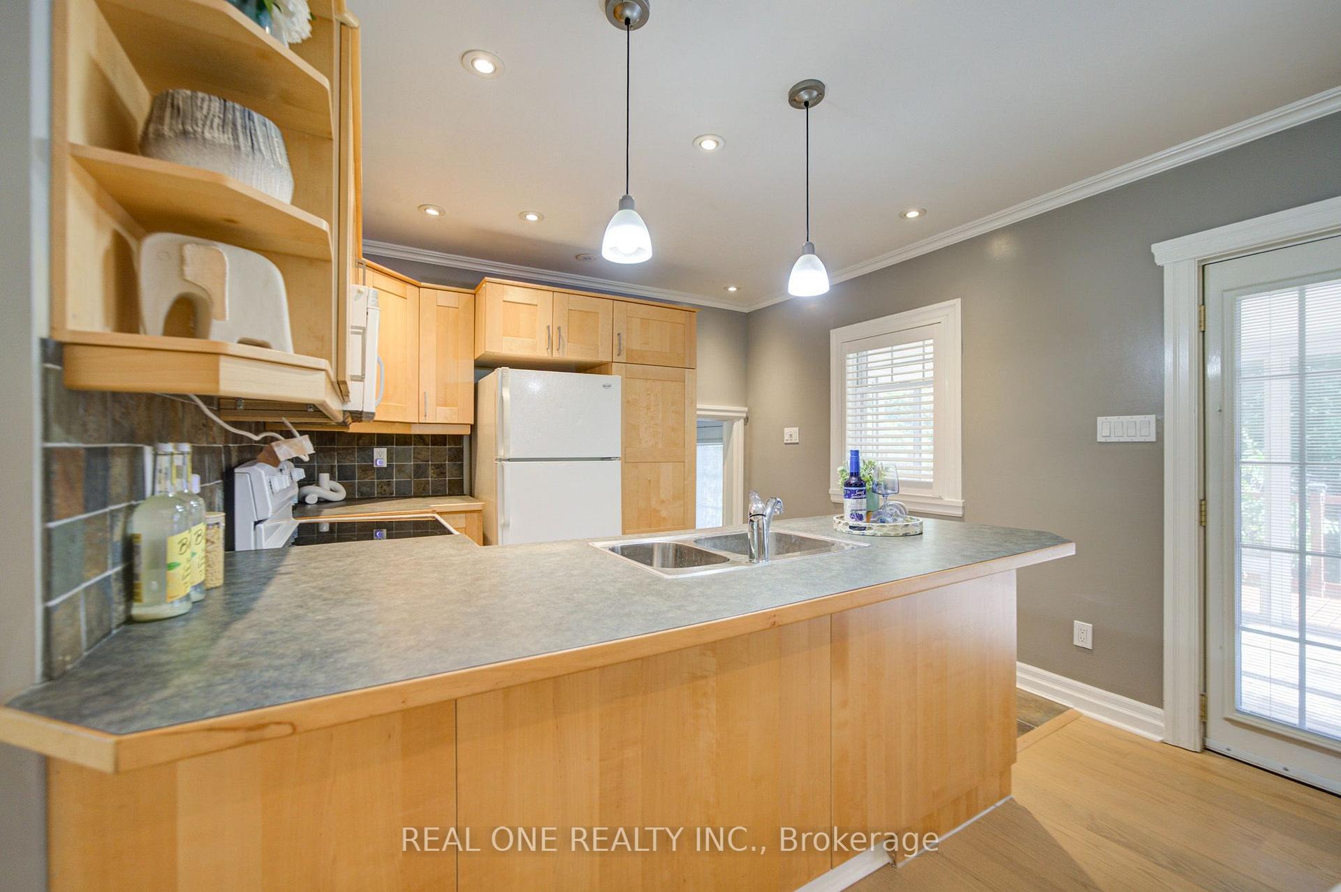 Photo 14 of 1099 Kent Avenue, Oakville, College Park — HOMEH