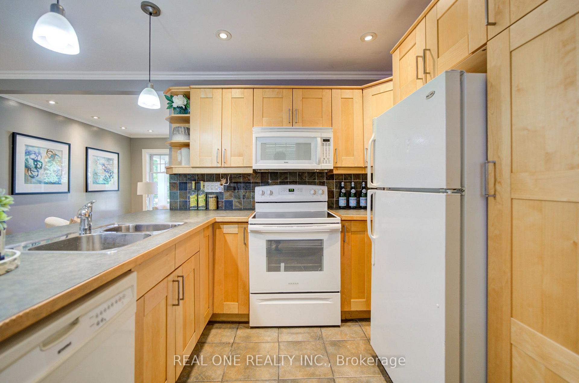Photo 16 of 1099 Kent Avenue, Oakville, College Park — HOMEH