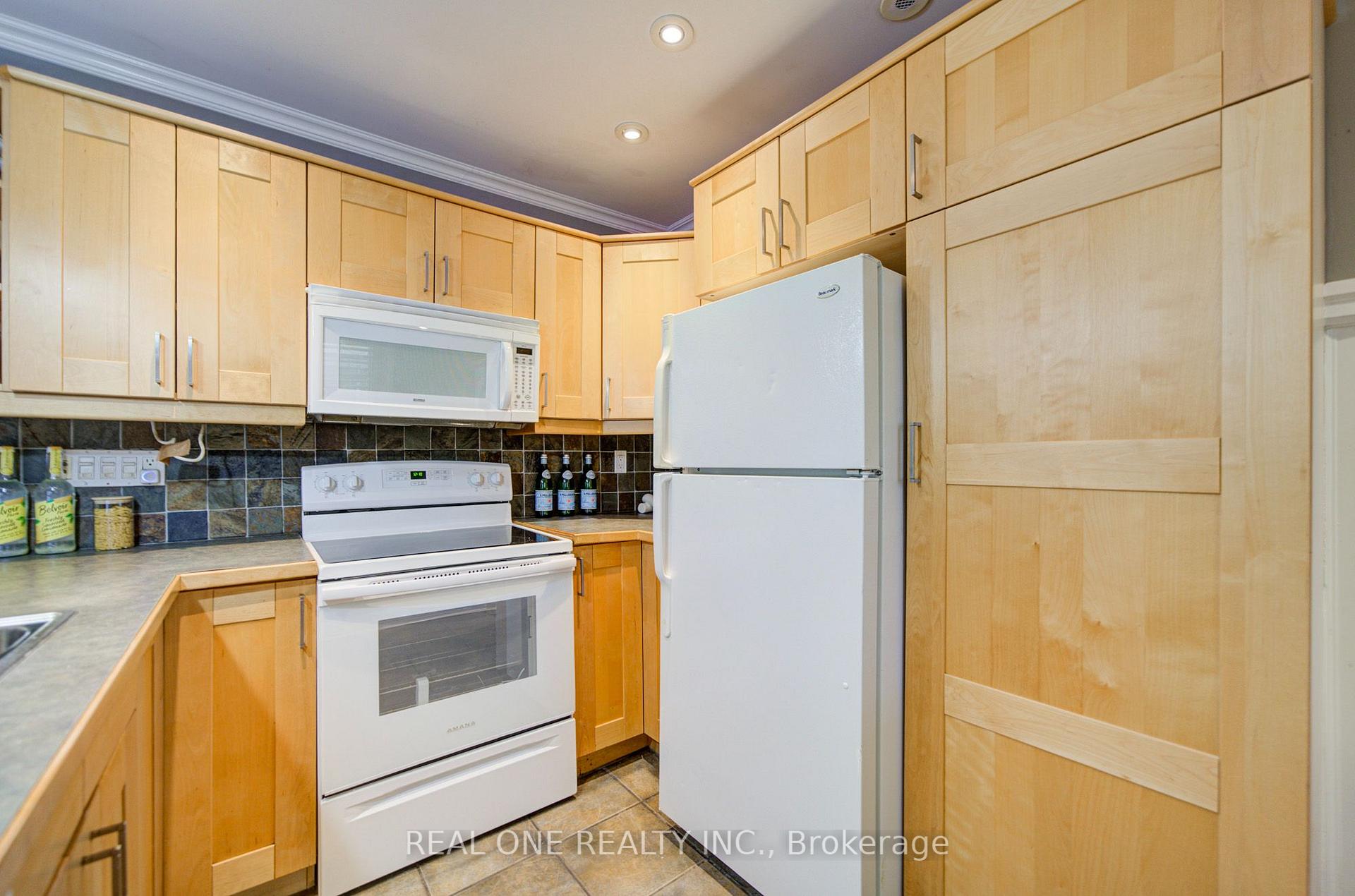 Photo 17 of 1099 Kent Avenue, Oakville, College Park — HOMEH