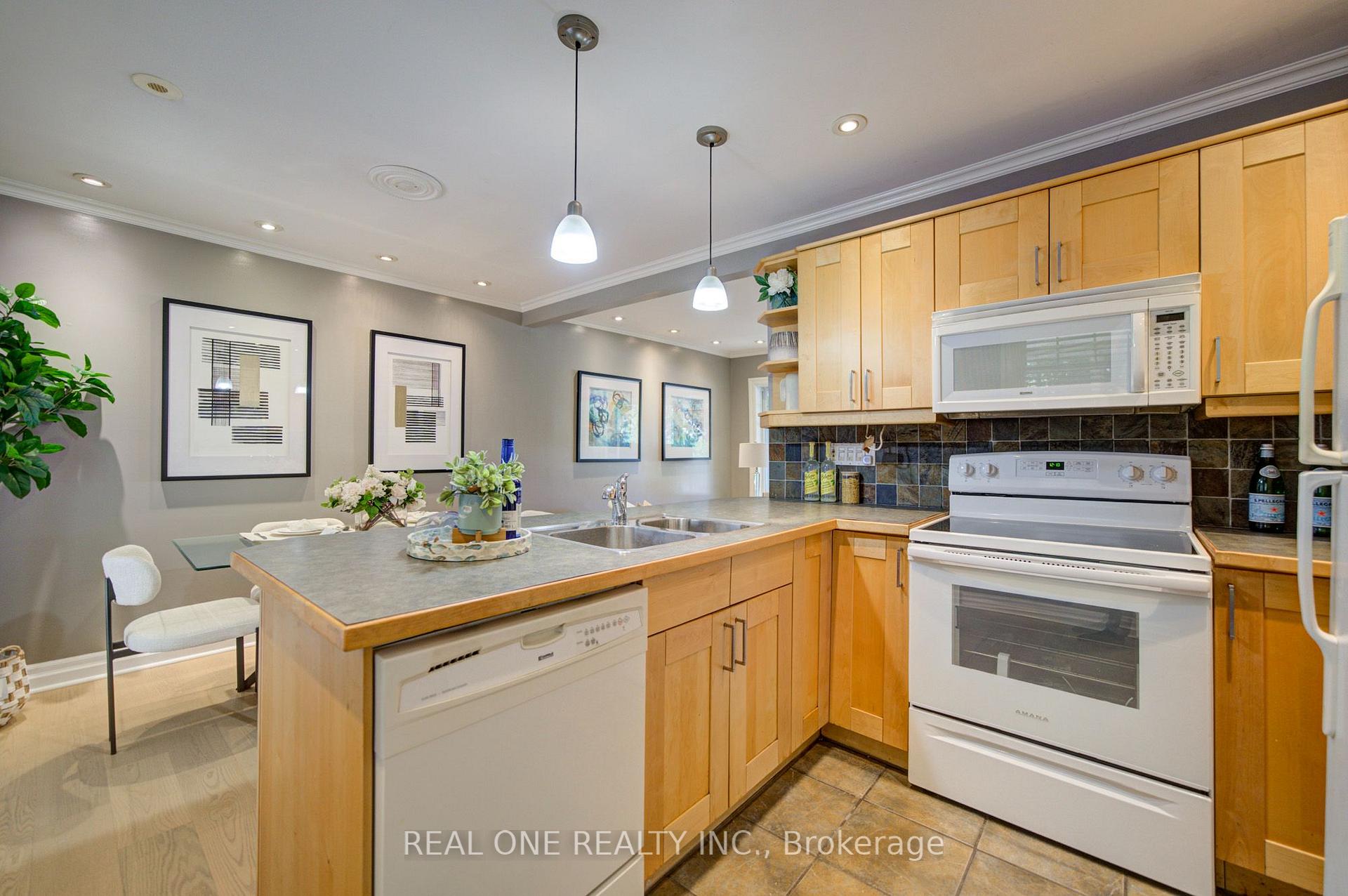 Photo 19 of 1099 Kent Avenue, Oakville, College Park — HOMEH