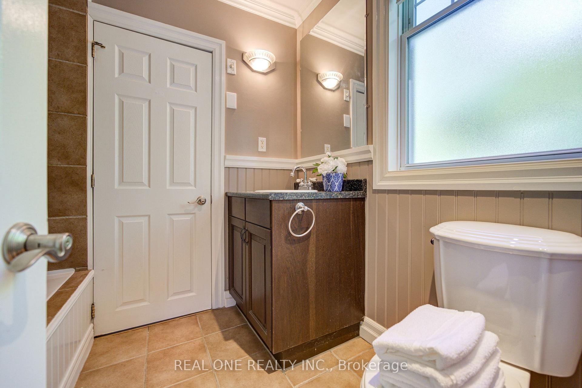 Photo 26 of 1099 Kent Avenue, Oakville, College Park — HOMEH