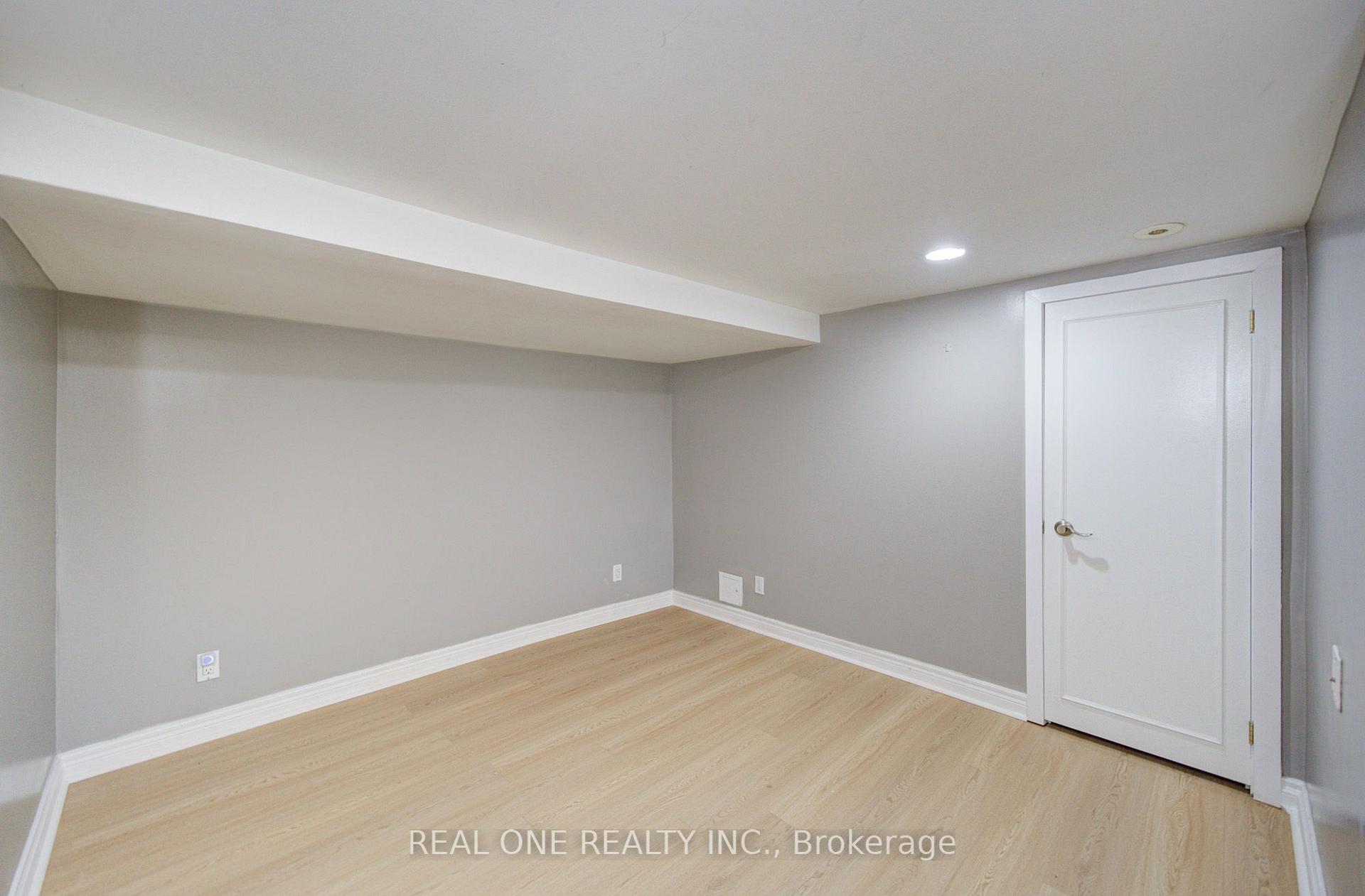 Photo 45 of 1099 Kent Avenue, Oakville, College Park — HOMEH
