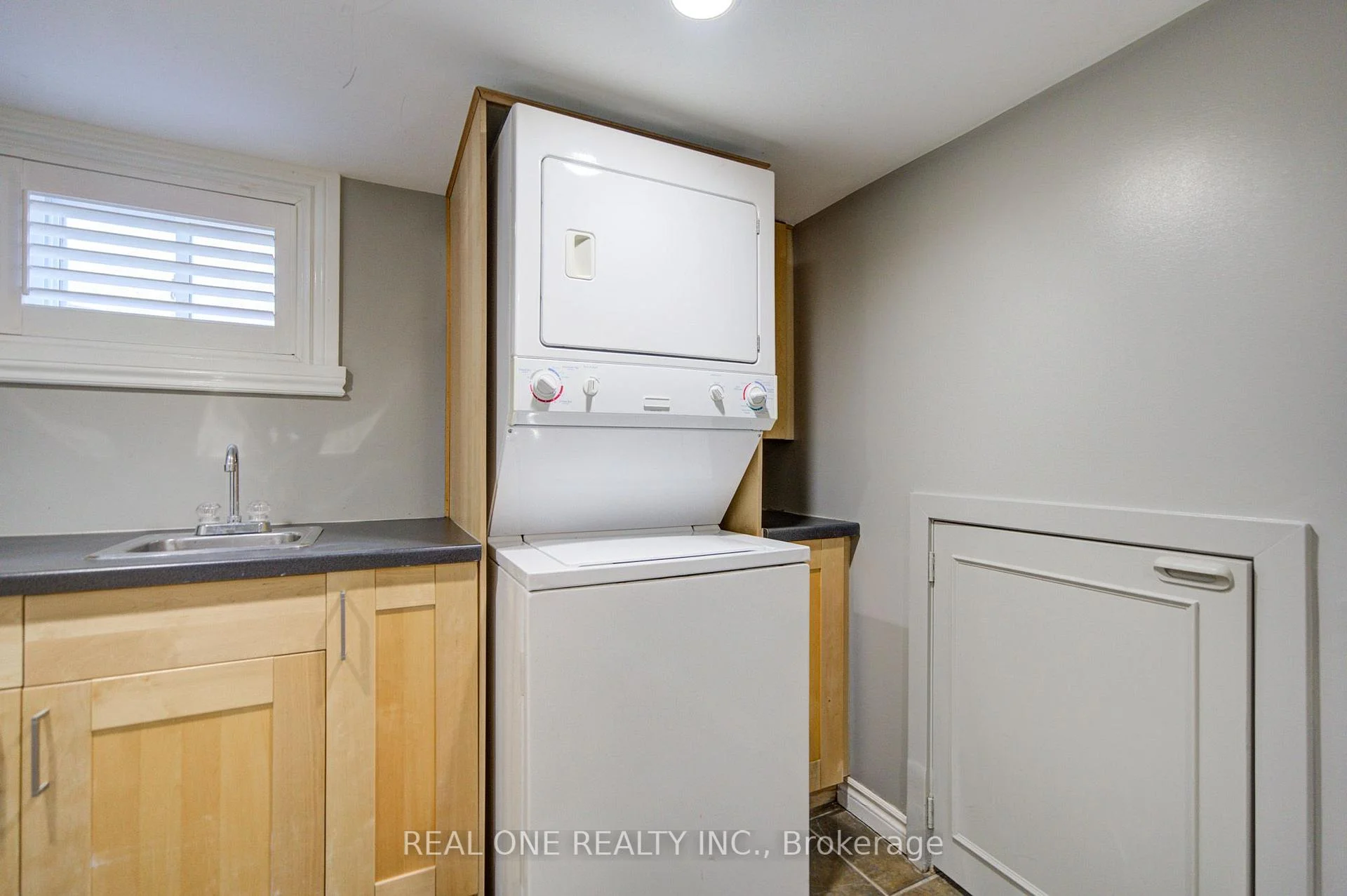 Photo 35 of 1099 Kent Avenue, Oakville, College Park — HOMEH