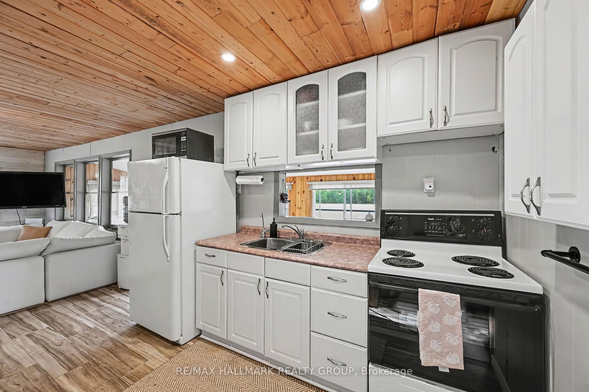 Photo 11 of 302 Egan Lane, Frontenac, Frontenac South — HOMEH