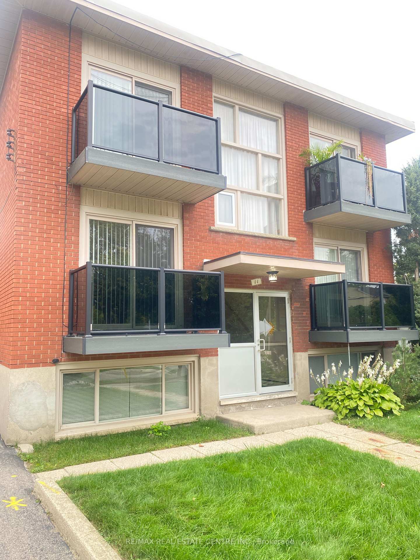 Photo 2 of Unit 3, 11 Southdale Avenue, Kitchener, Southdale — HOMEH