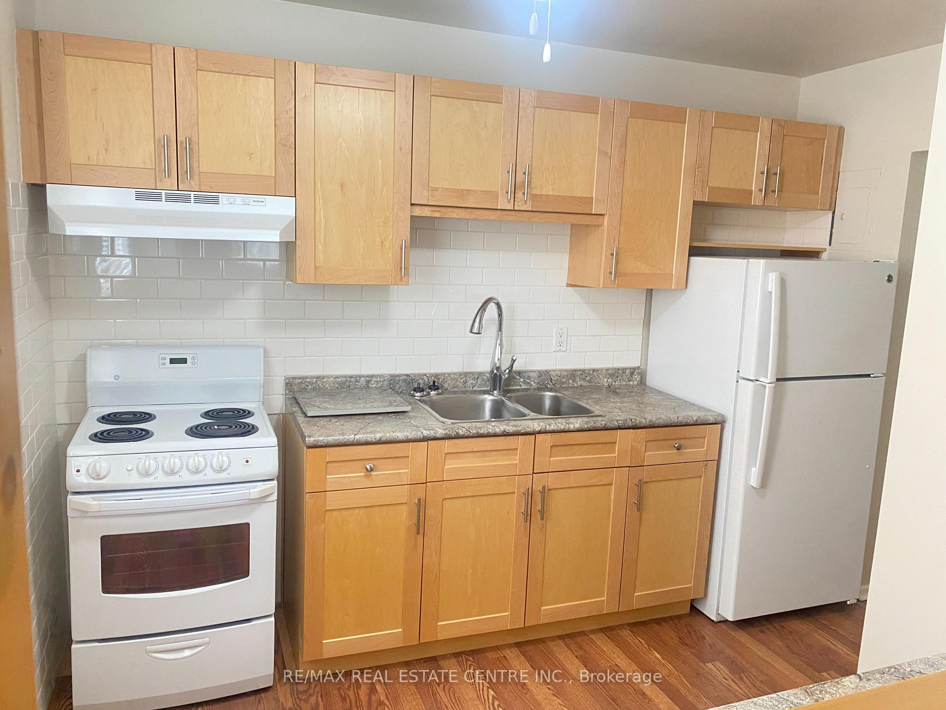 Photo 4 of Unit 3, 11 Southdale Avenue, Kitchener, Southdale — HOMEH