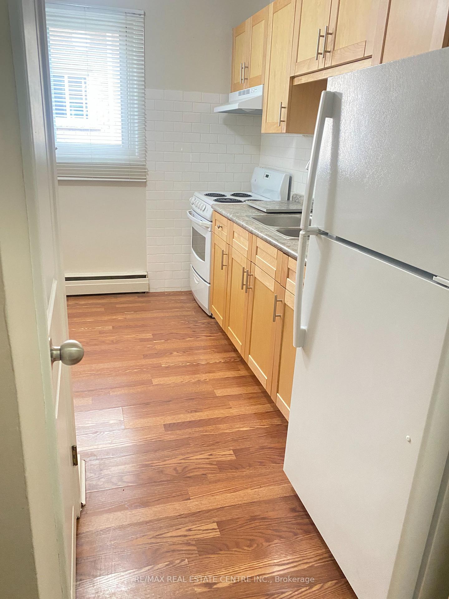 Photo 5 of Unit 3, 11 Southdale Avenue, Kitchener, Southdale — HOMEH