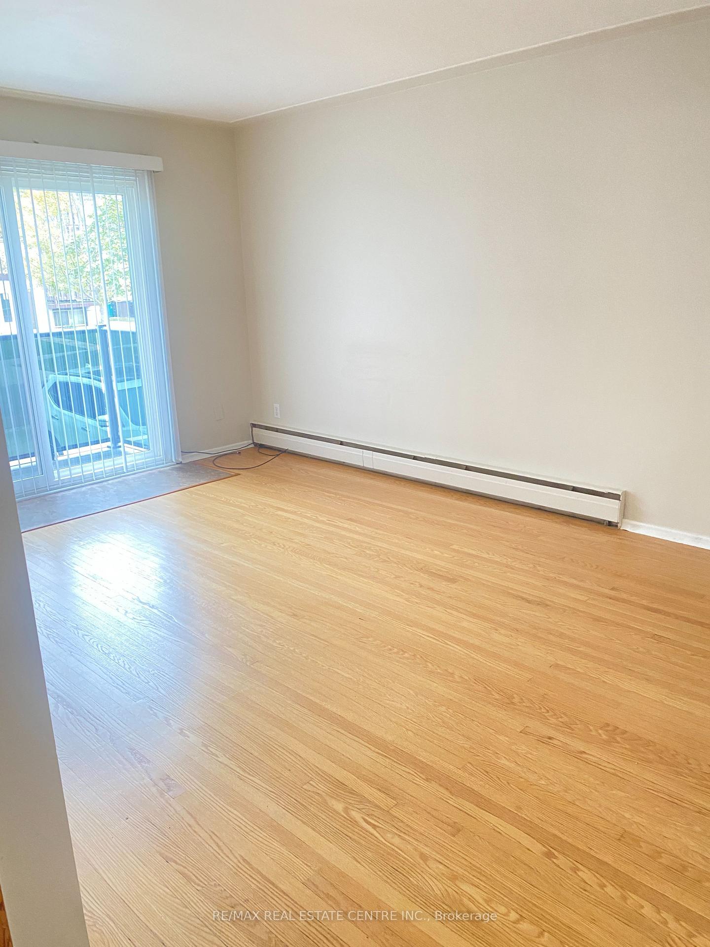 Photo 9 of Unit 3, 11 Southdale Avenue, Kitchener, Southdale — HOMEH