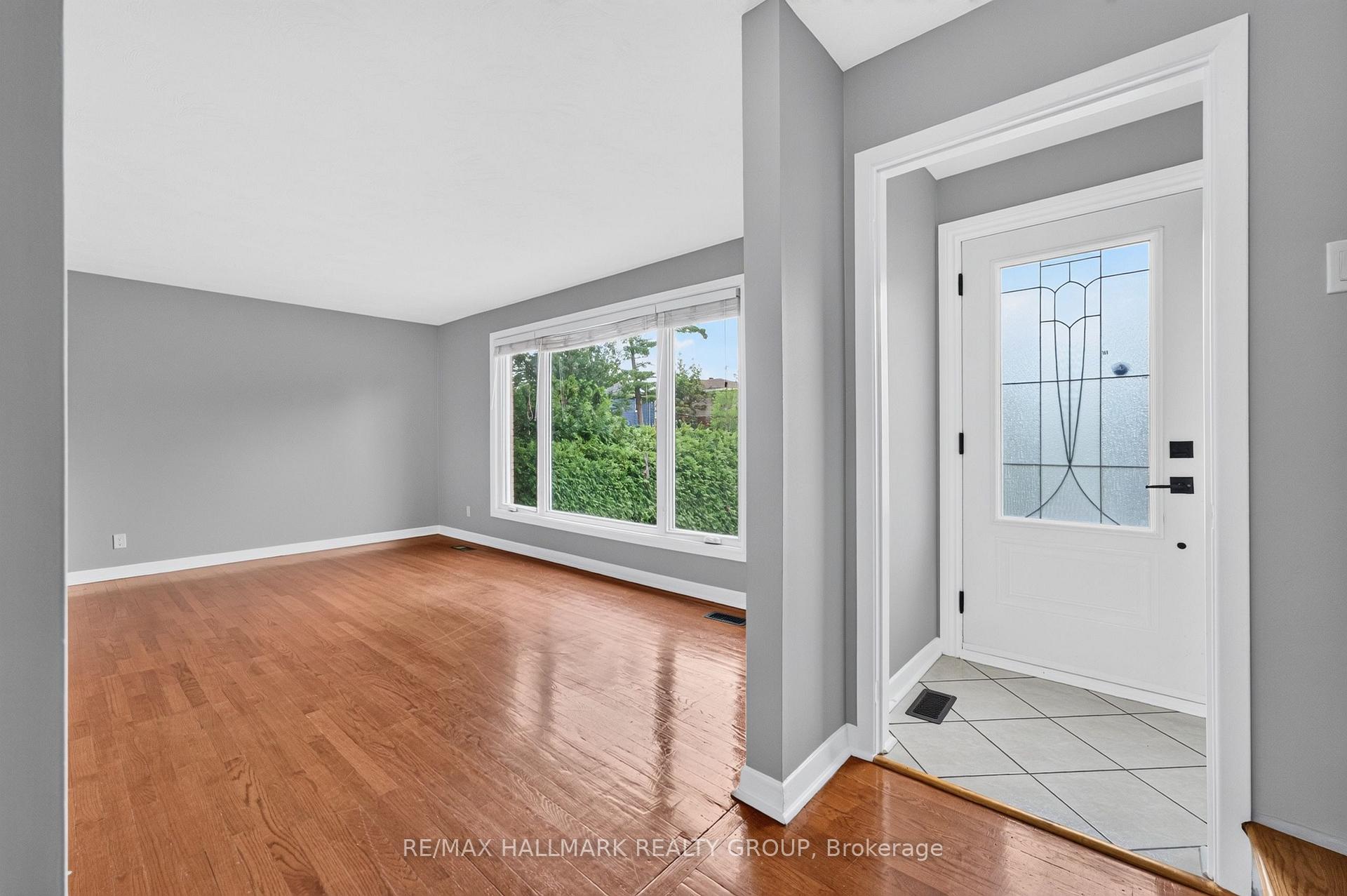 Photo 7 of 323 Poulin Avenue, Ottawa, Britannia — HOMEH