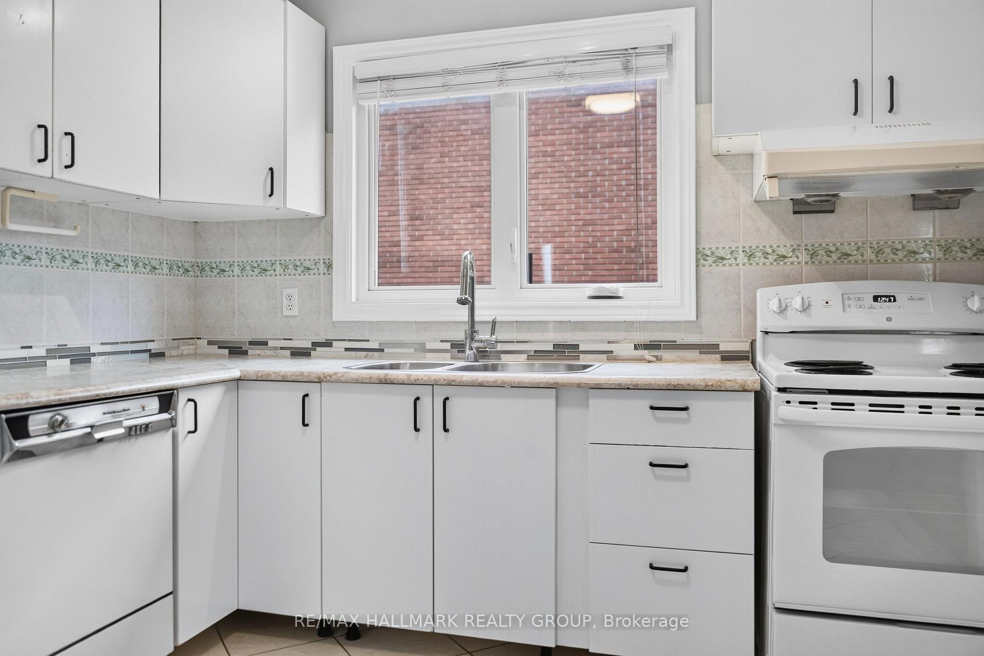 Photo 19 of 323 Poulin Avenue, Ottawa, Britannia — HOMEH