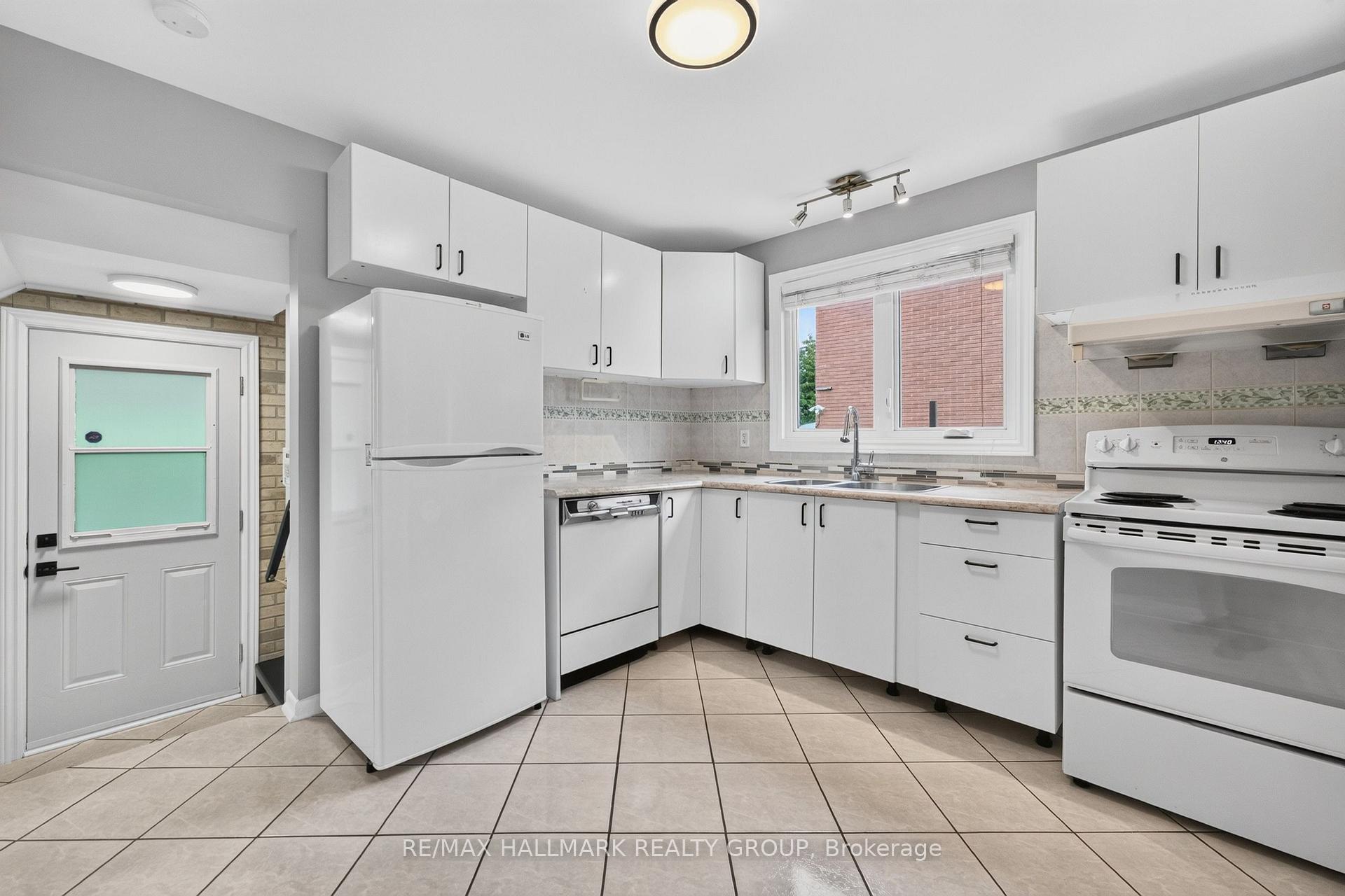 Photo 20 of 323 Poulin Avenue, Ottawa, Britannia — HOMEH