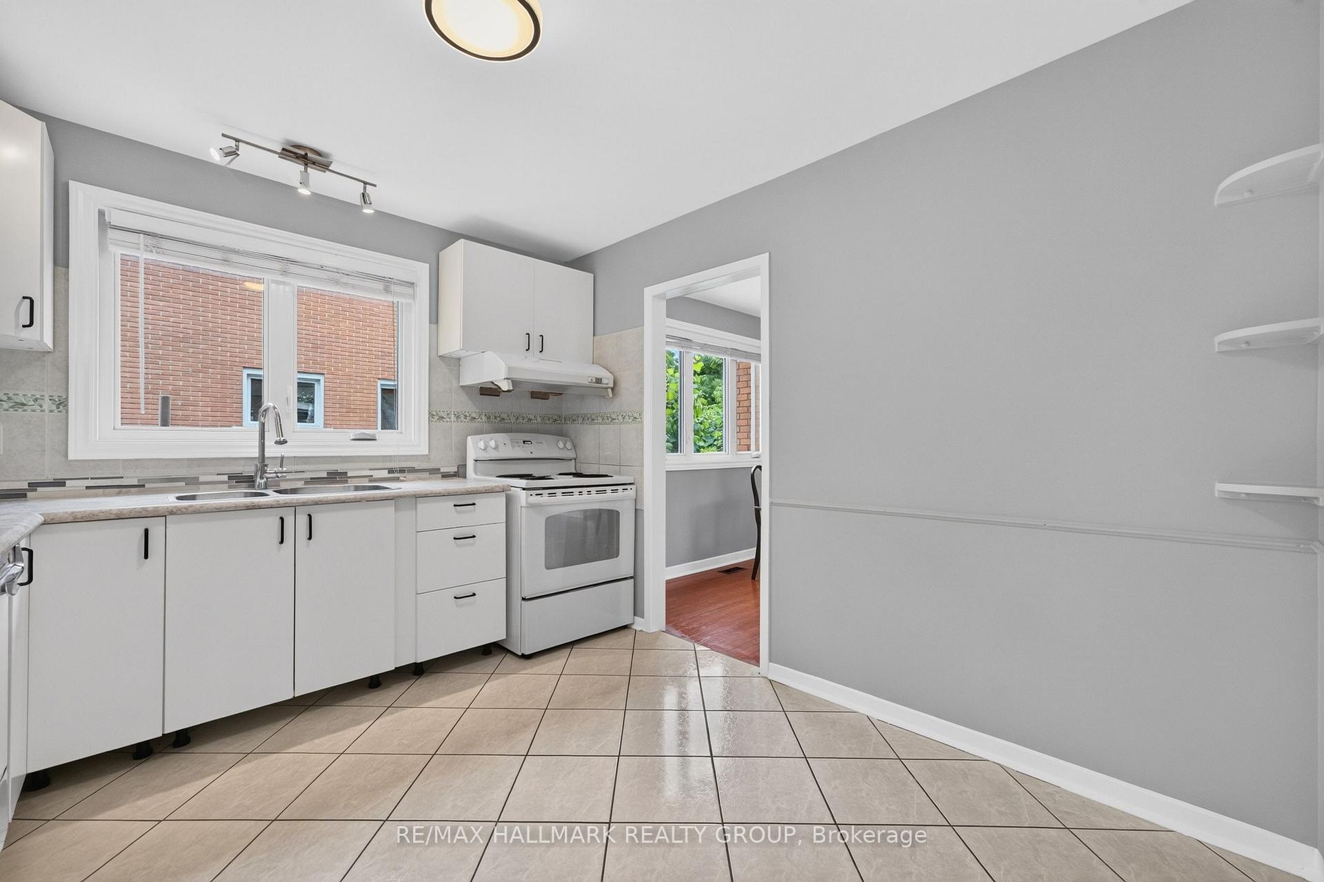 Photo 22 of 323 Poulin Avenue, Ottawa, Britannia — HOMEH