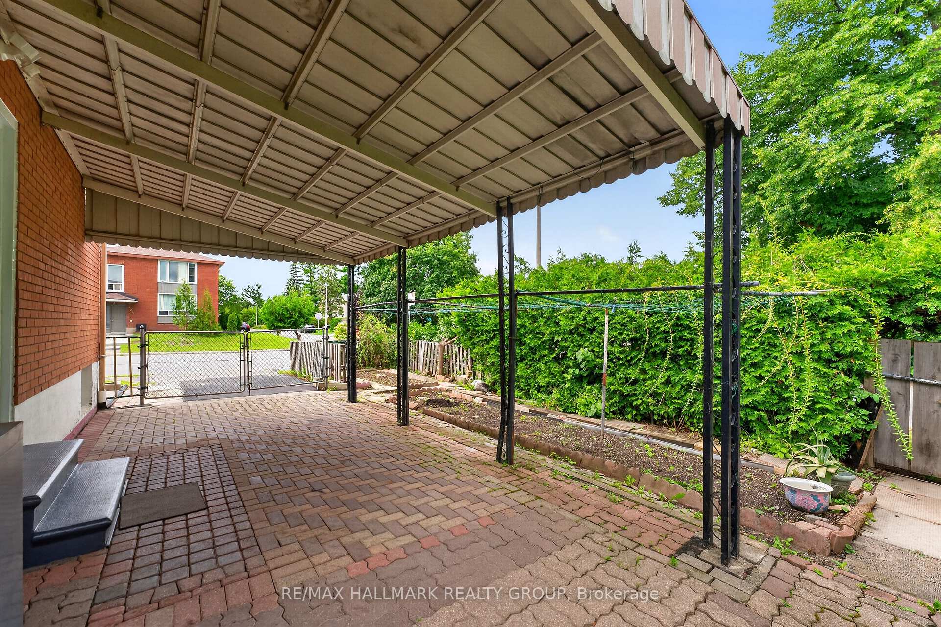 Photo 41 of 323 Poulin Avenue, Ottawa, Britannia — HOMEH