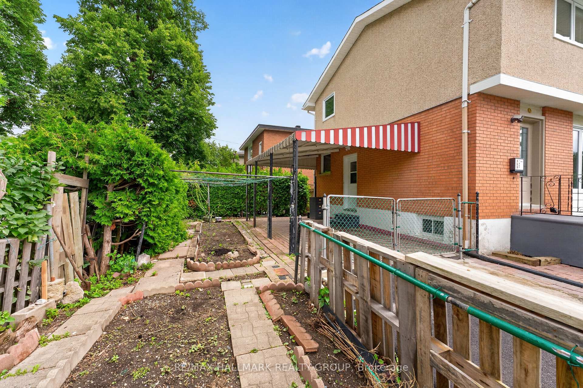 Photo 43 of 323 Poulin Avenue, Ottawa, Britannia — HOMEH