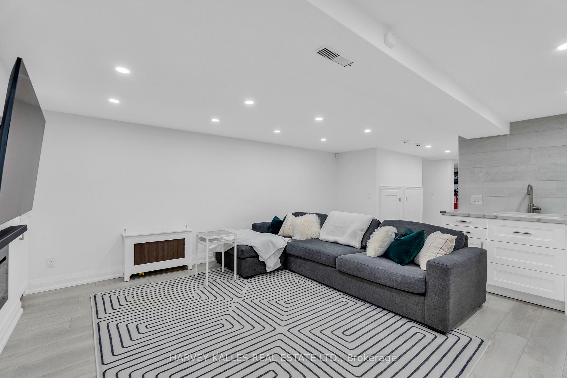 Photo 41 of 32 Almont Road, North York, Clanton Park — HOMEH