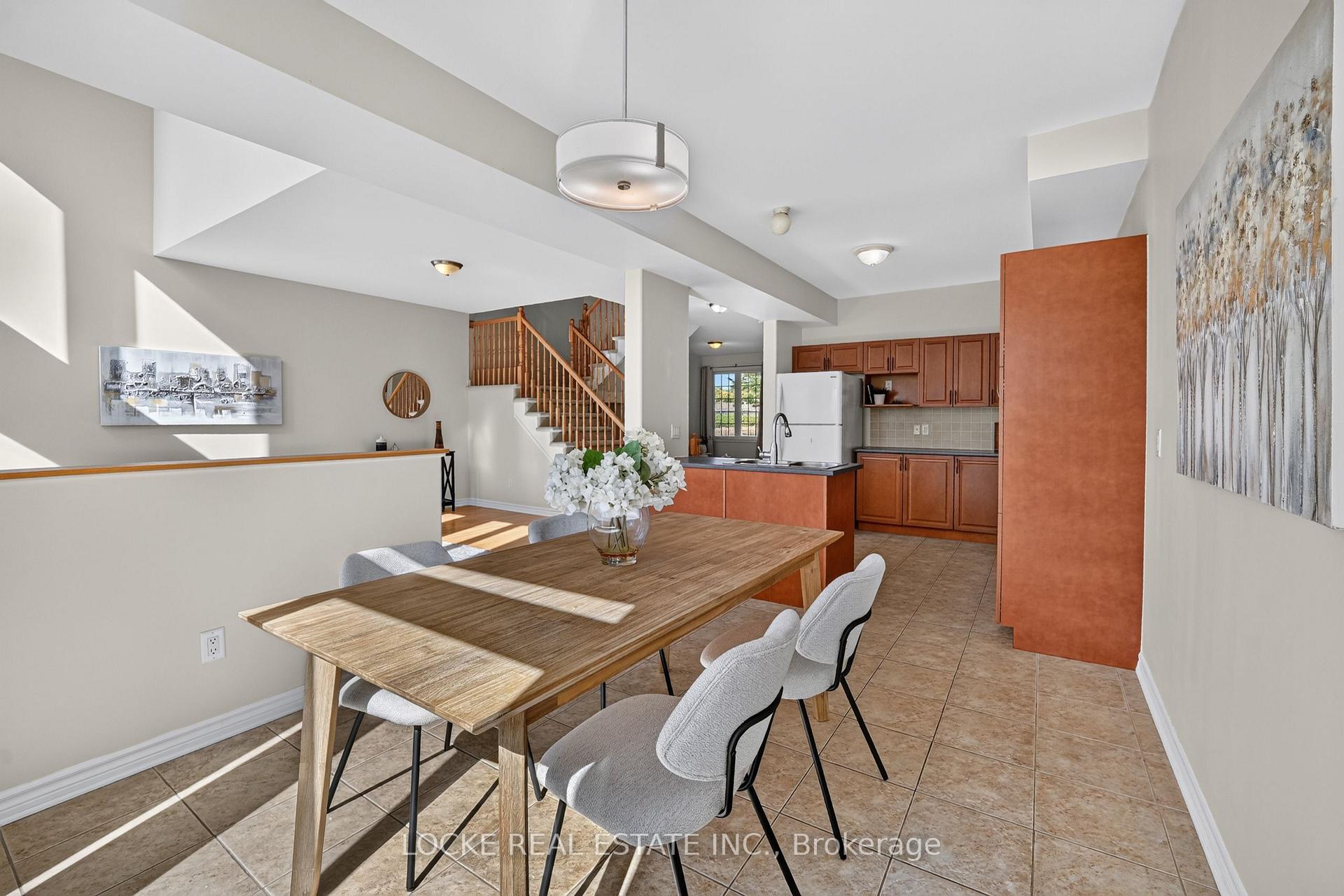 Photo 9 of 658 Everlasting Crescent, Ottawa, Springridge/East Village — HOMEH