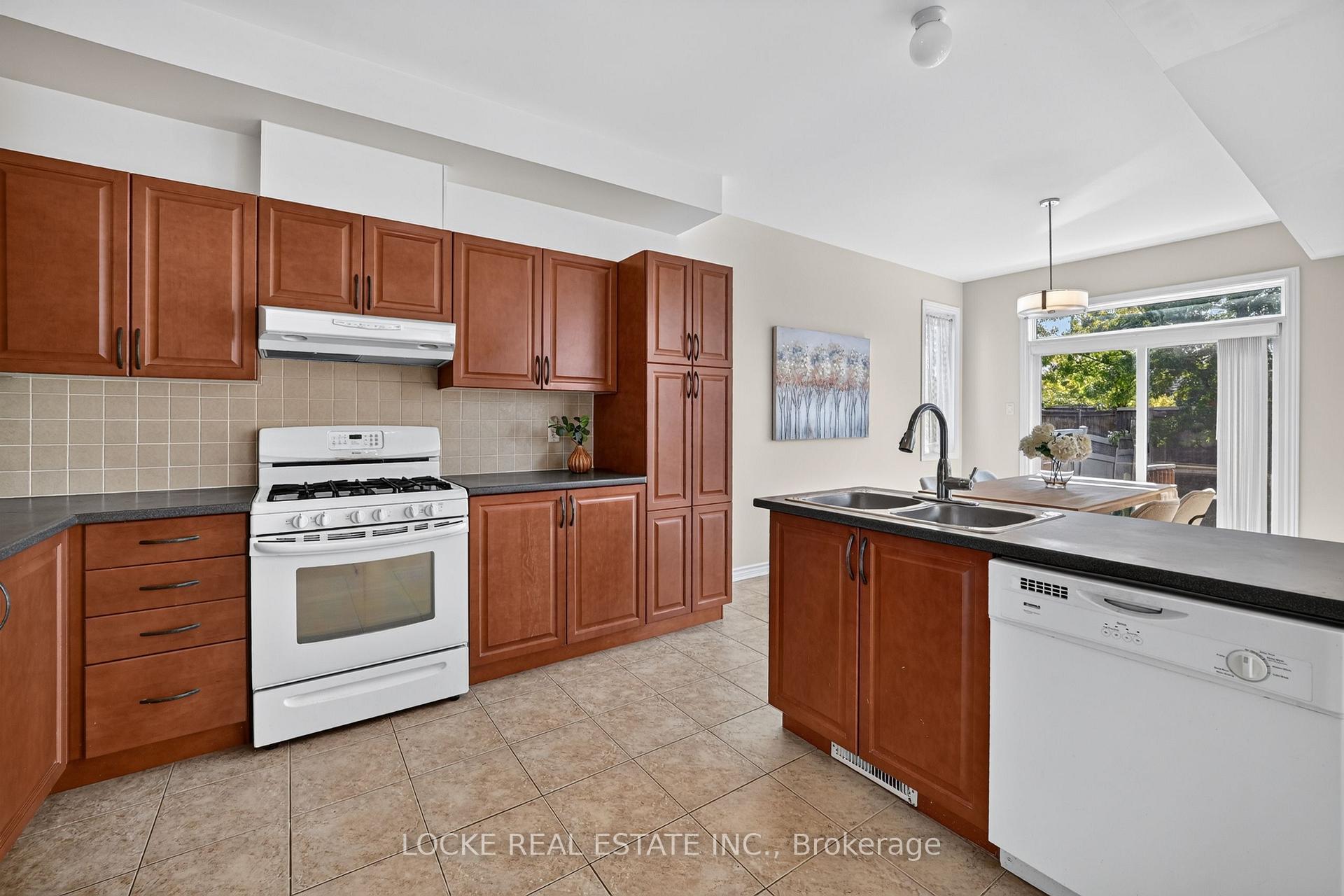 Photo 11 of 658 Everlasting Crescent, Ottawa, Springridge/East Village — HOMEH