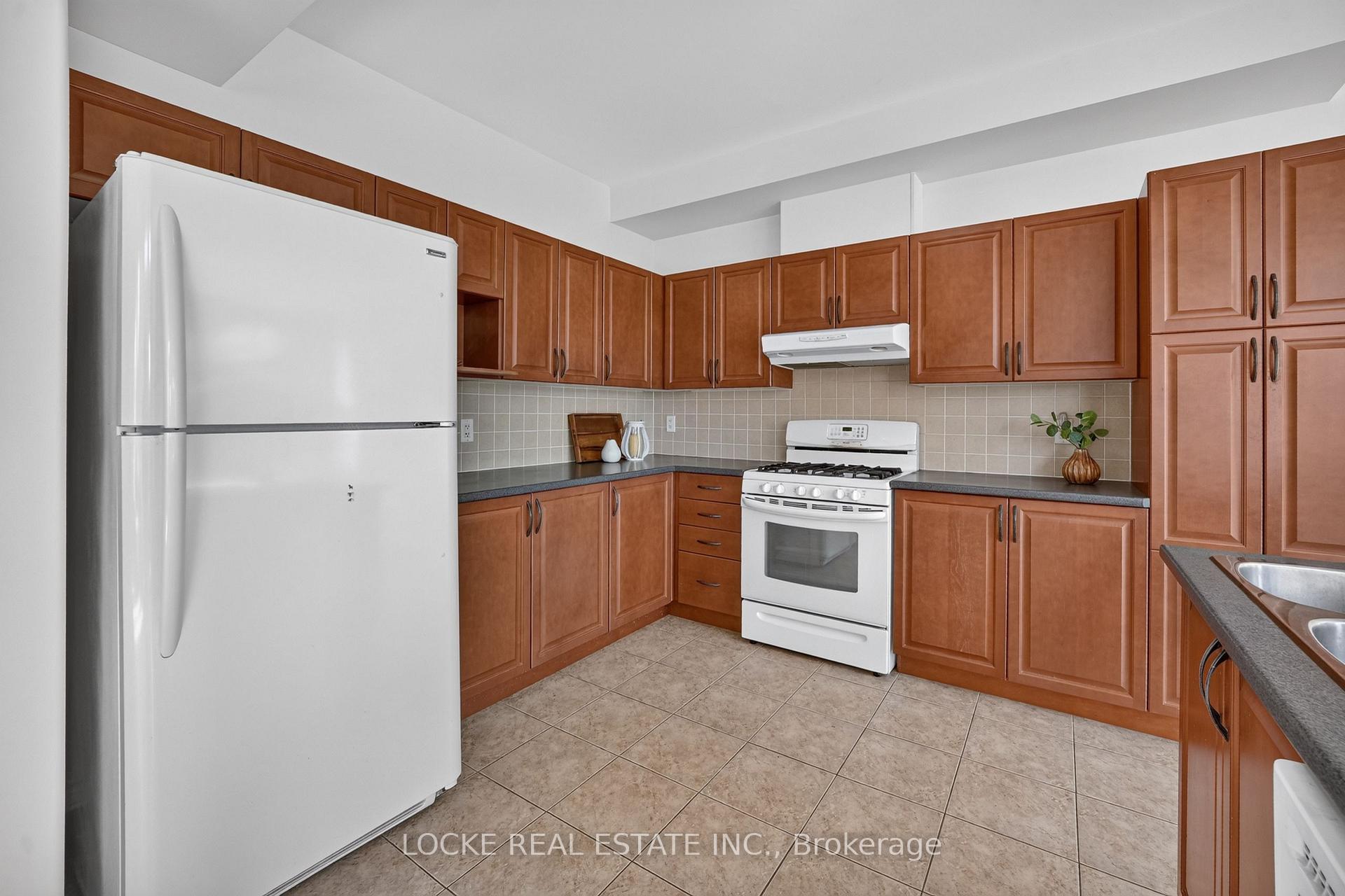 Photo 12 of 658 Everlasting Crescent, Ottawa, Springridge/East Village — HOMEH