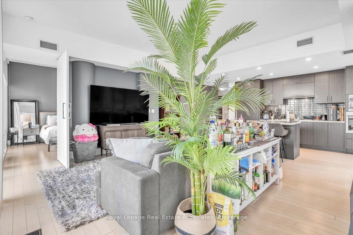 Photo 8 of Unit 323, 29 Queens Quay E, Toronto, Waterfront Communities — HOMEH