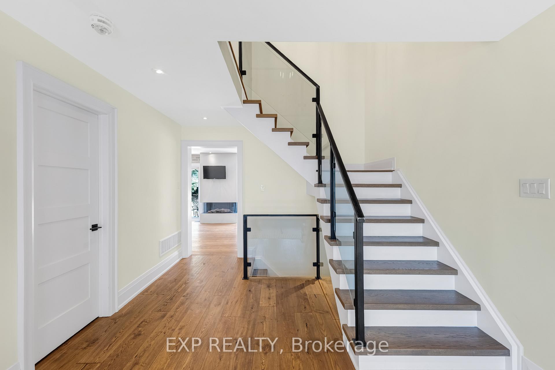 Photo 5 of 17 Chamberlain Court, King, Nobleton — HOMEH
