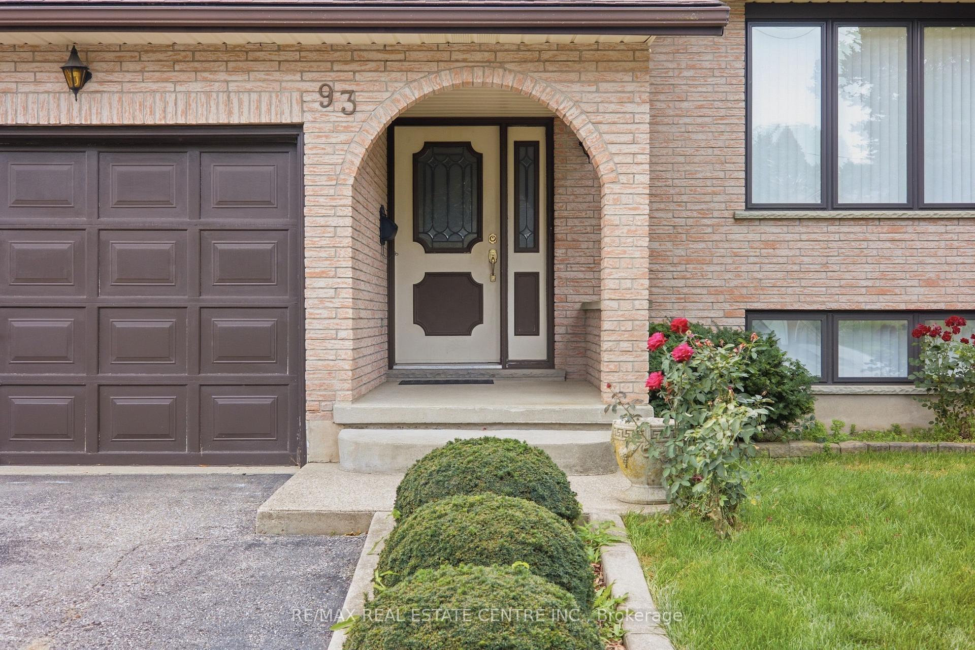 Photo 3 of 93 Old Chicopee Drive, Kitchener, Stanley Park — HOMEH