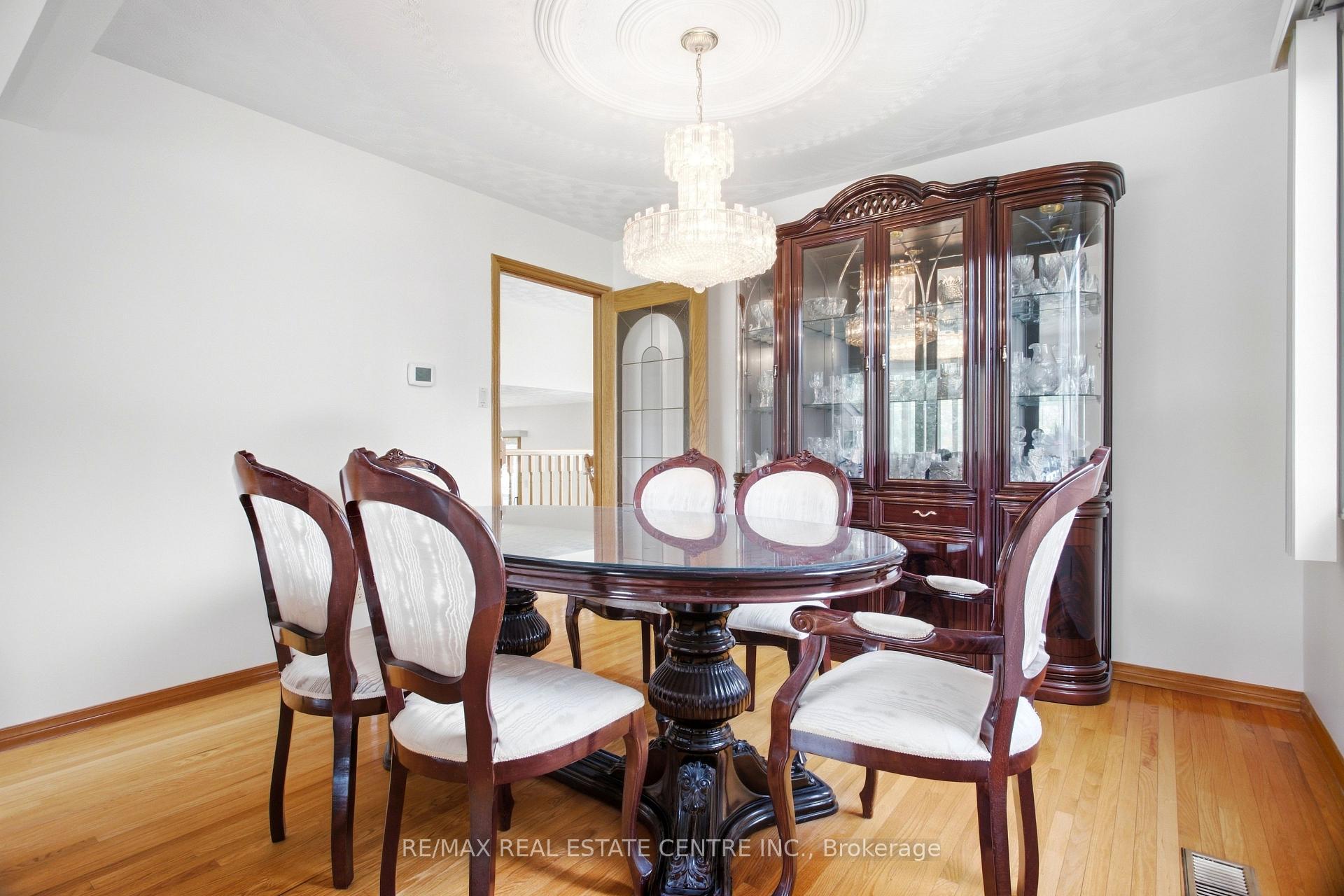 Photo 10 of 93 Old Chicopee Drive, Kitchener, Stanley Park — HOMEH