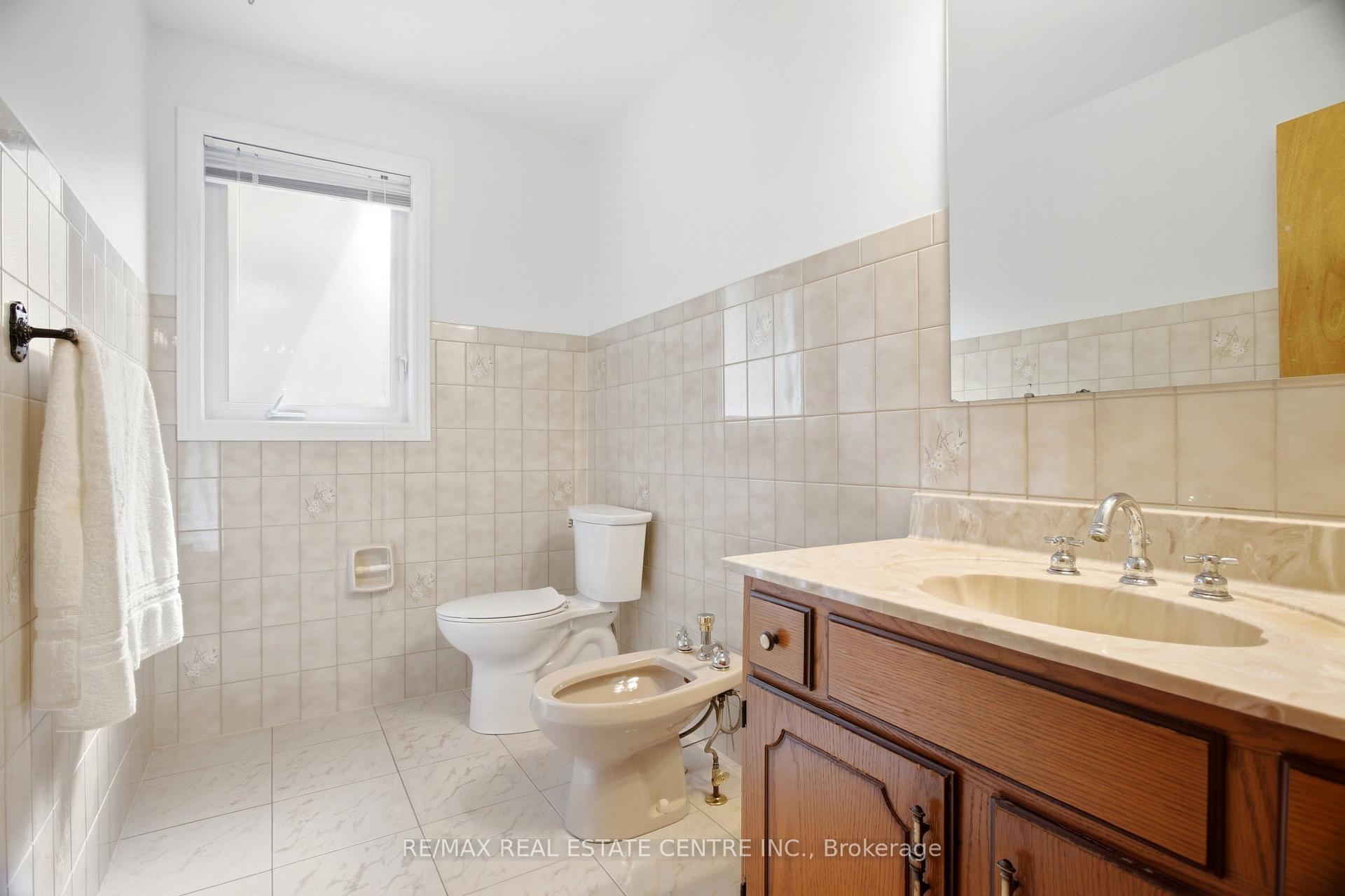 Photo 14 of 93 Old Chicopee Drive, Kitchener, Stanley Park — HOMEH