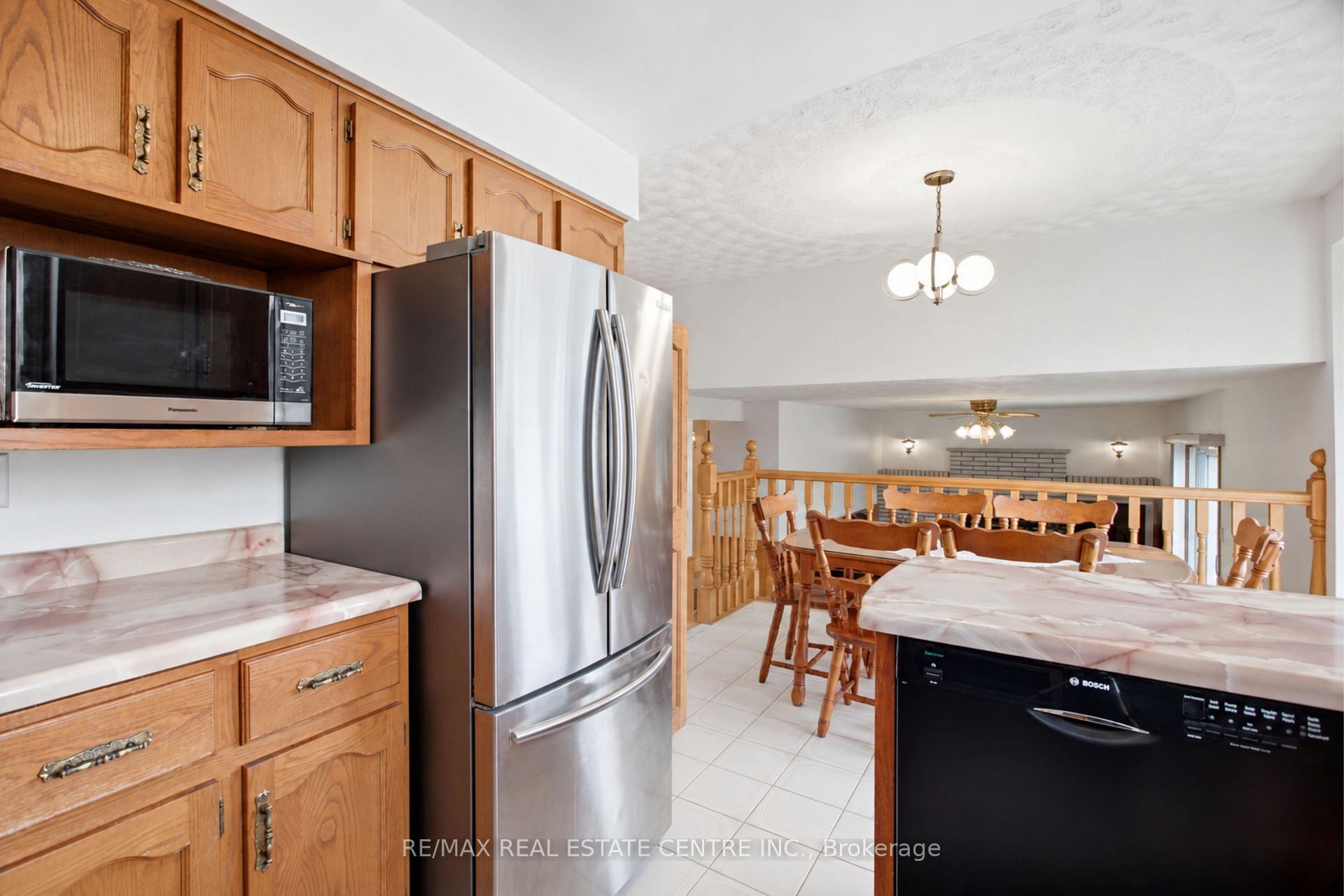 Photo 16 of 93 Old Chicopee Drive, Kitchener, Stanley Park — HOMEH