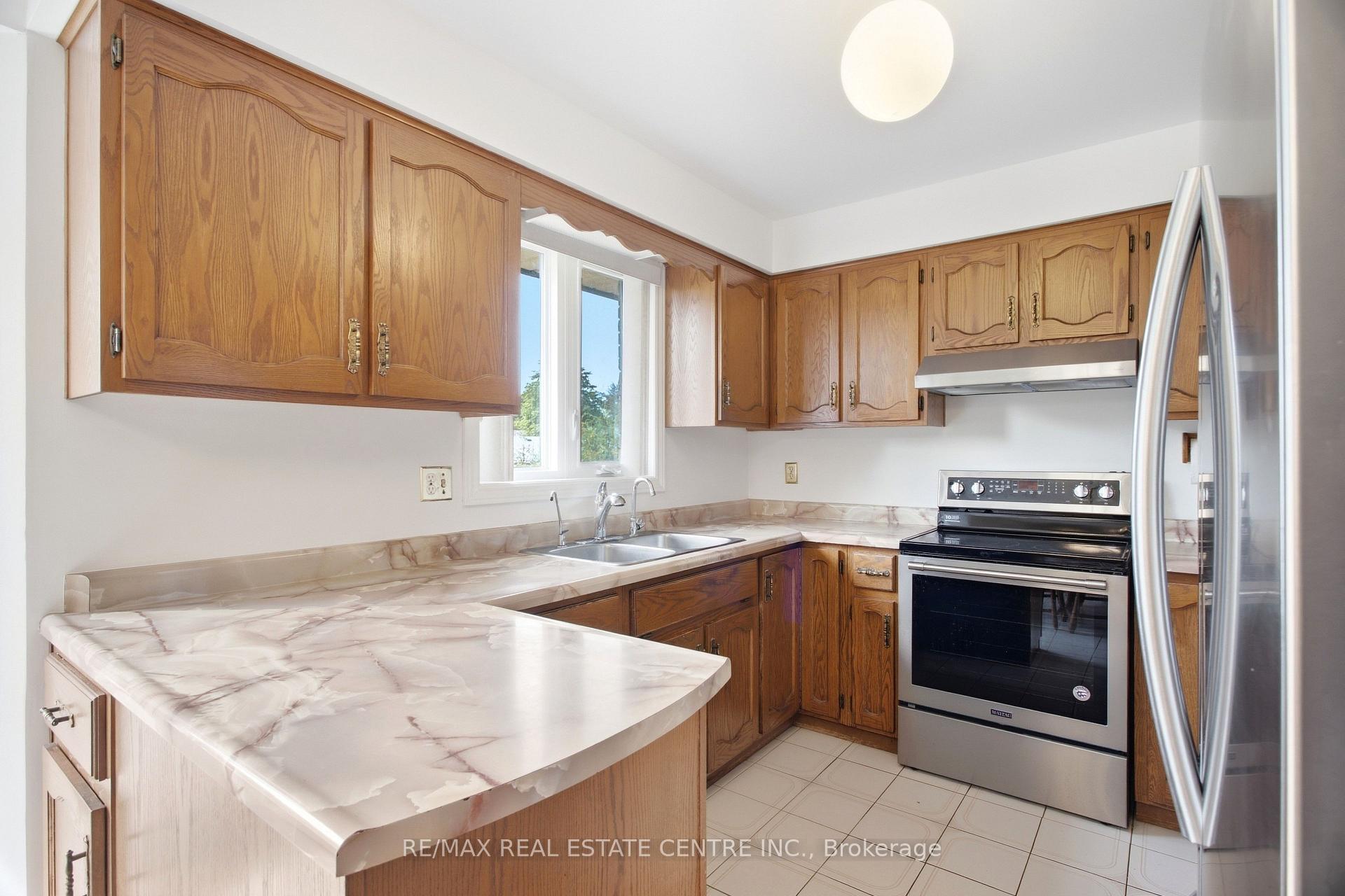 Photo 18 of 93 Old Chicopee Drive, Kitchener, Stanley Park — HOMEH