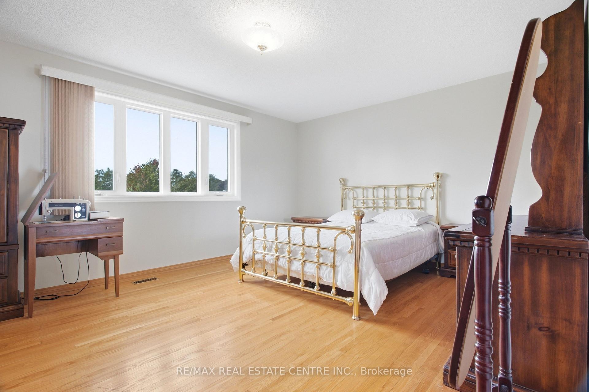 Photo 20 of 93 Old Chicopee Drive, Kitchener, Stanley Park — HOMEH