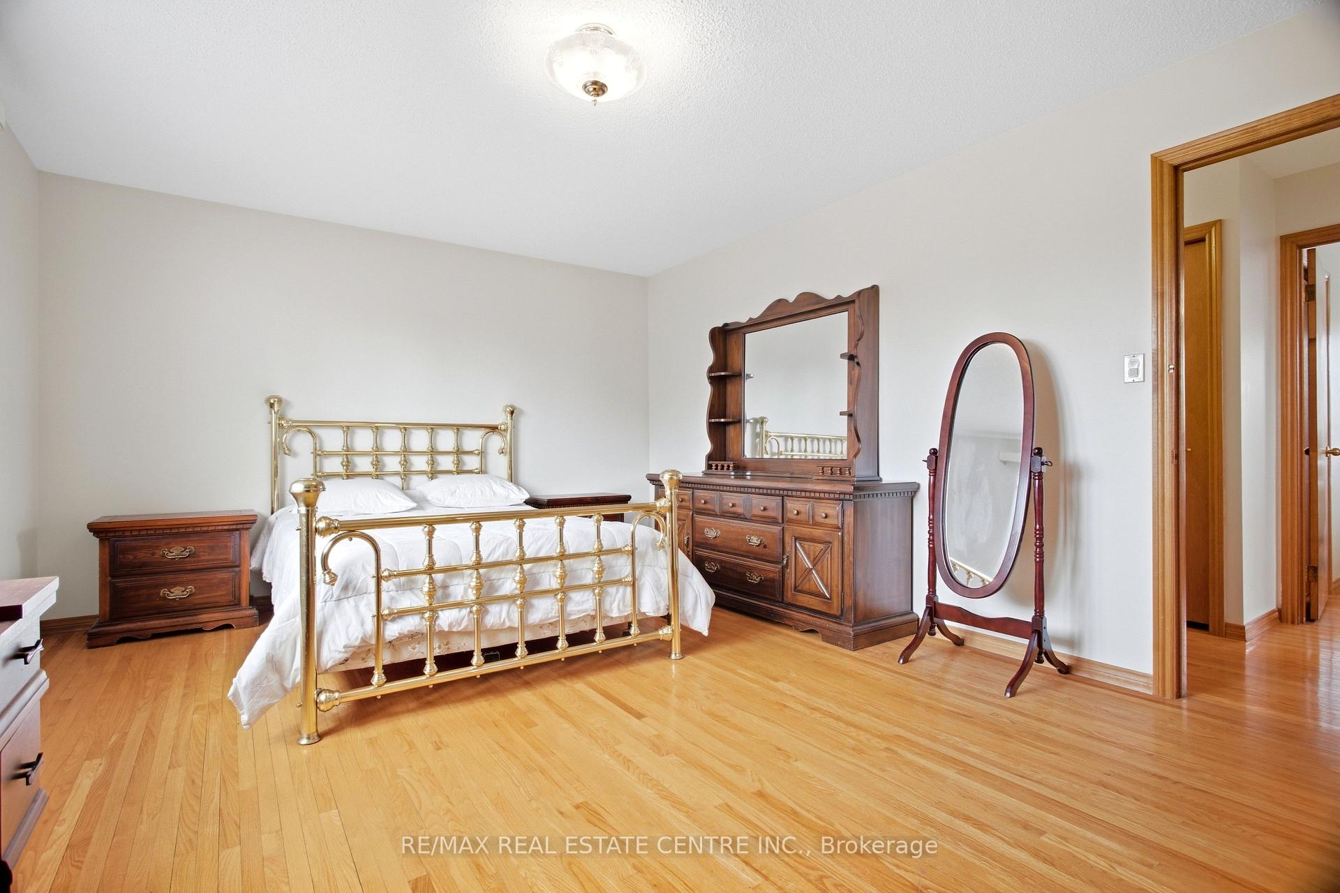 Photo 21 of 93 Old Chicopee Drive, Kitchener, Stanley Park — HOMEH
