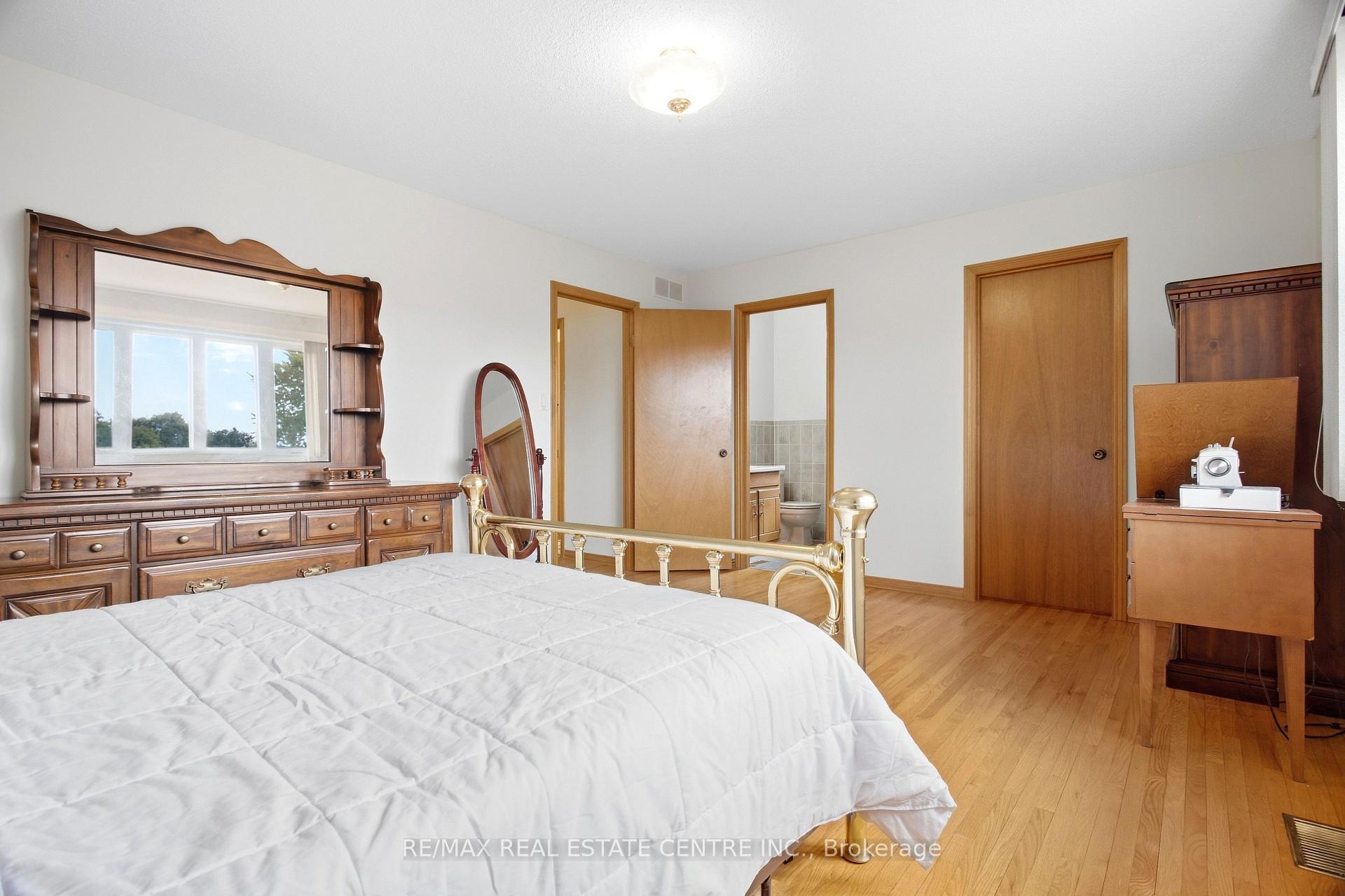 Photo 22 of 93 Old Chicopee Drive, Kitchener, Stanley Park — HOMEH
