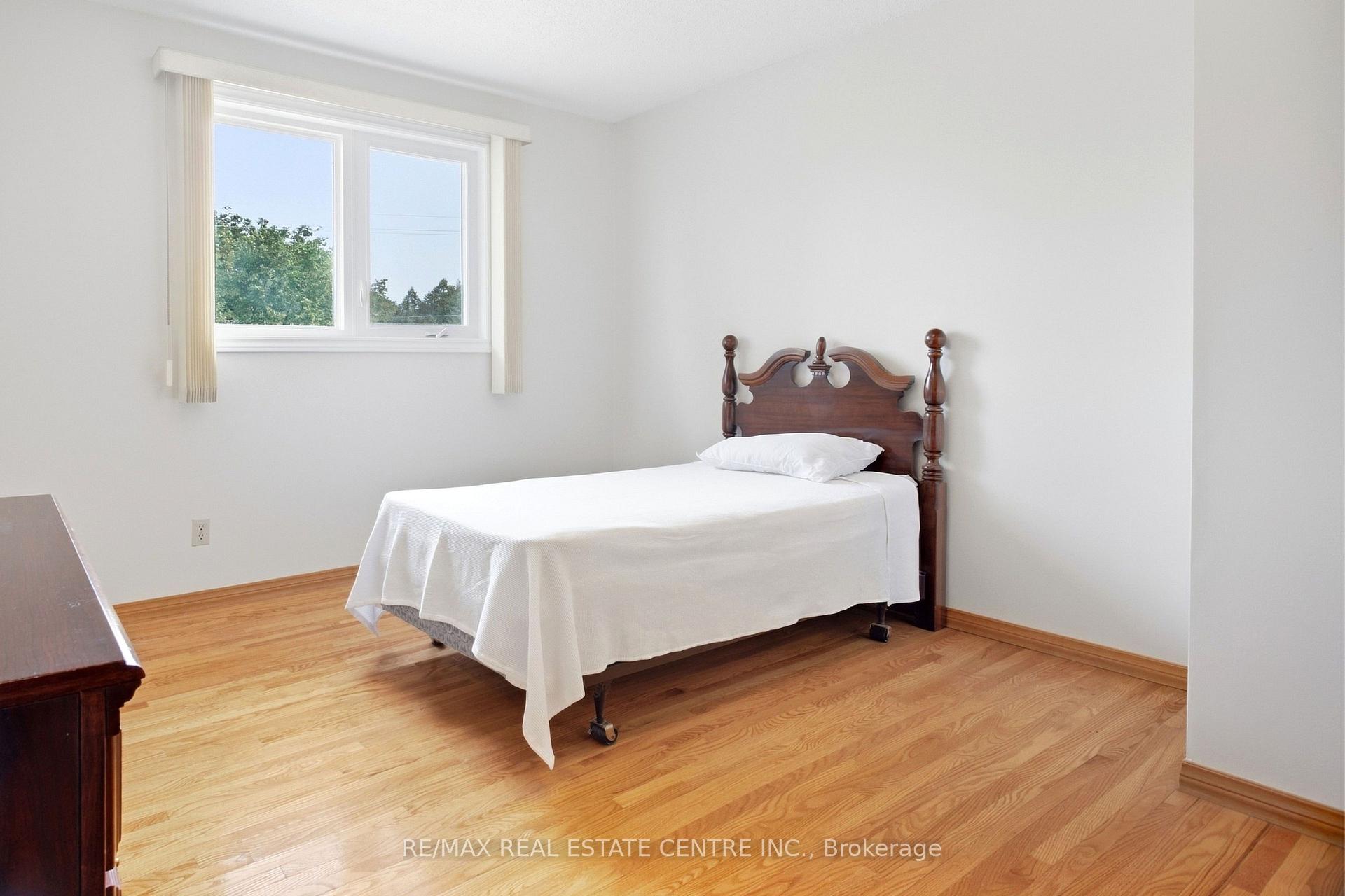 Photo 24 of 93 Old Chicopee Drive, Kitchener, Stanley Park — HOMEH