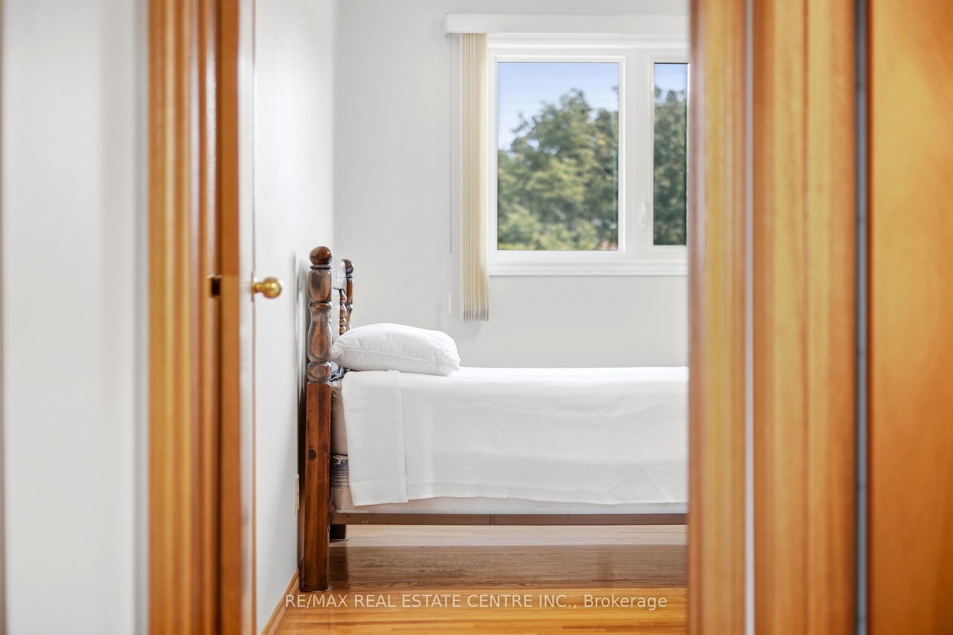 Photo 26 of 93 Old Chicopee Drive, Kitchener, Stanley Park — HOMEH