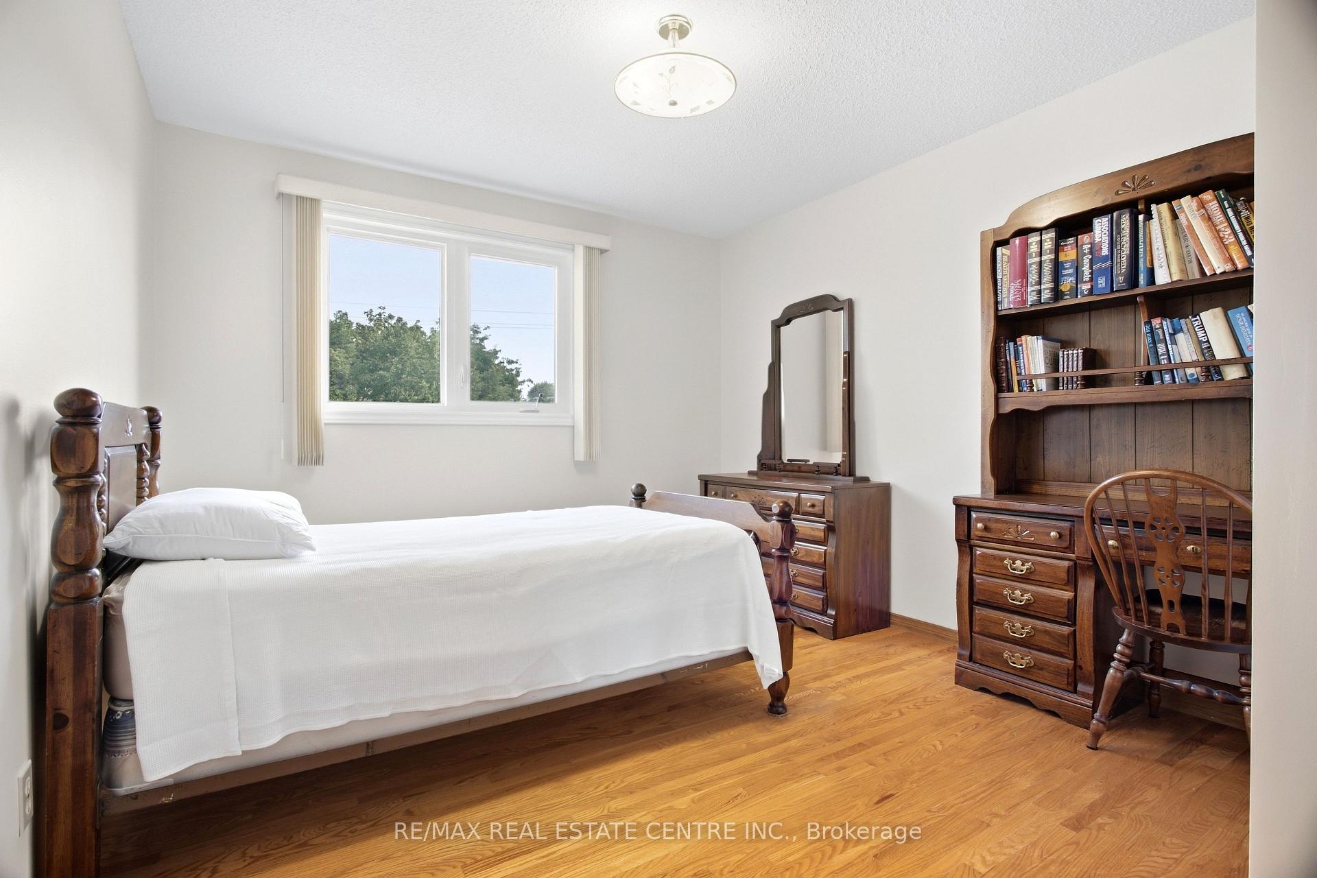 Photo 27 of 93 Old Chicopee Drive, Kitchener, Stanley Park — HOMEH