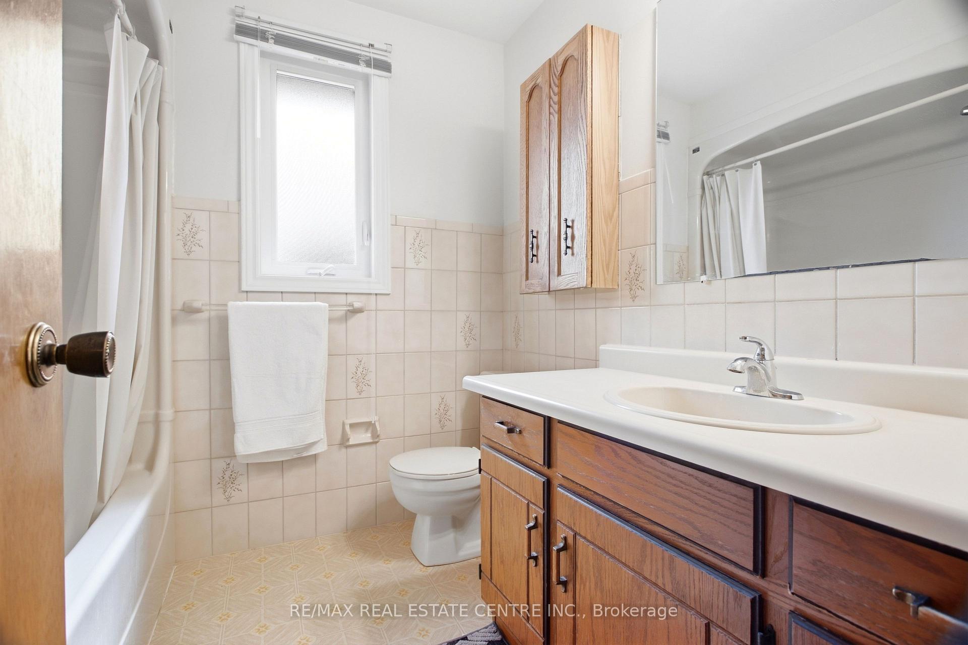 Photo 29 of 93 Old Chicopee Drive, Kitchener, Stanley Park — HOMEH