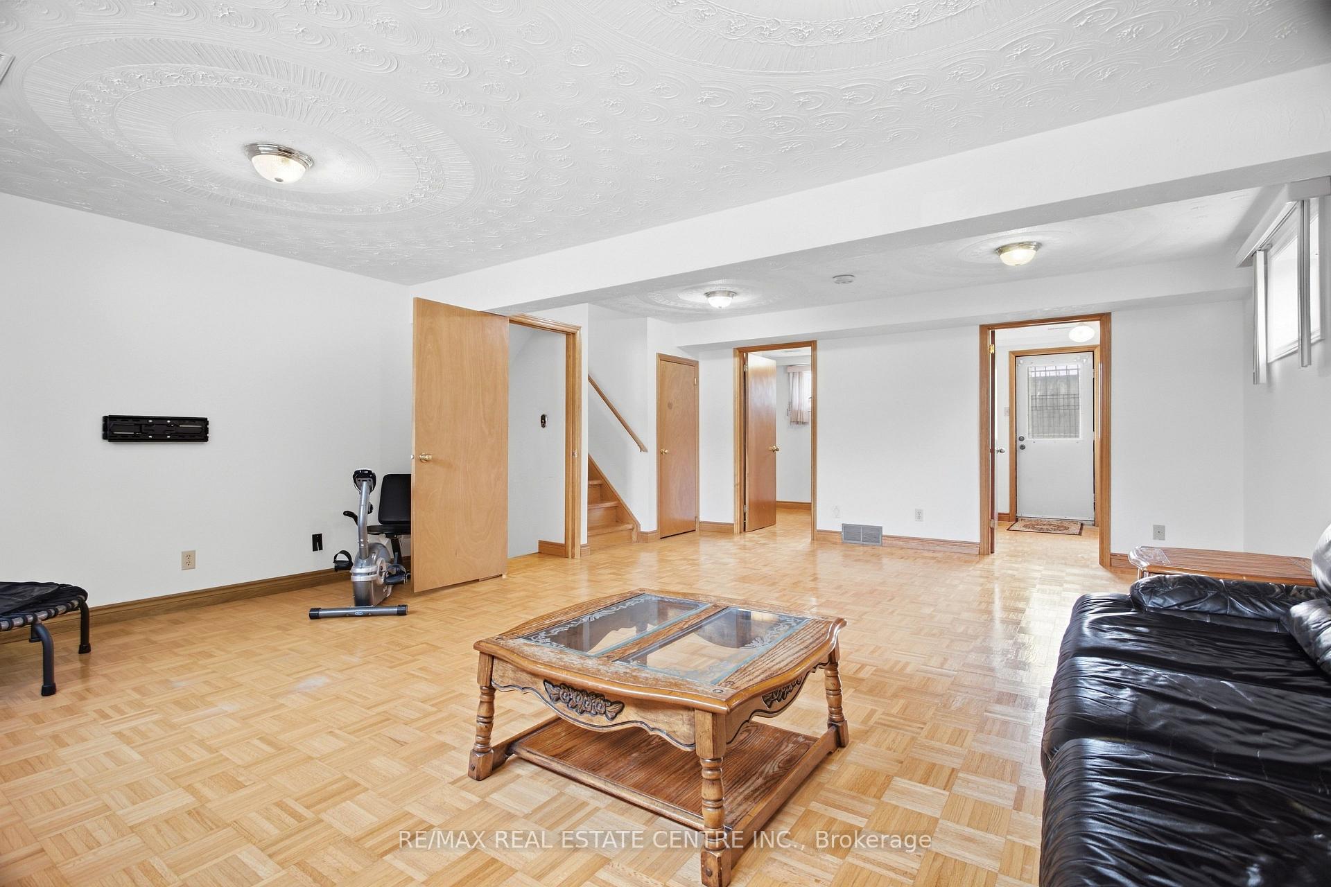 Photo 31 of 93 Old Chicopee Drive, Kitchener, Stanley Park — HOMEH
