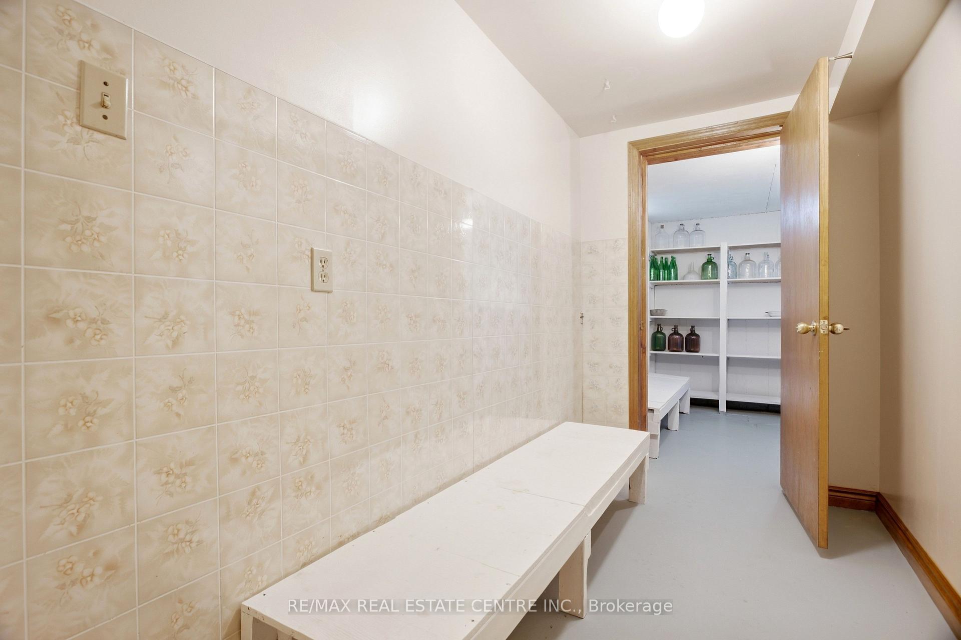 Photo 33 of 93 Old Chicopee Drive, Kitchener, Stanley Park — HOMEH
