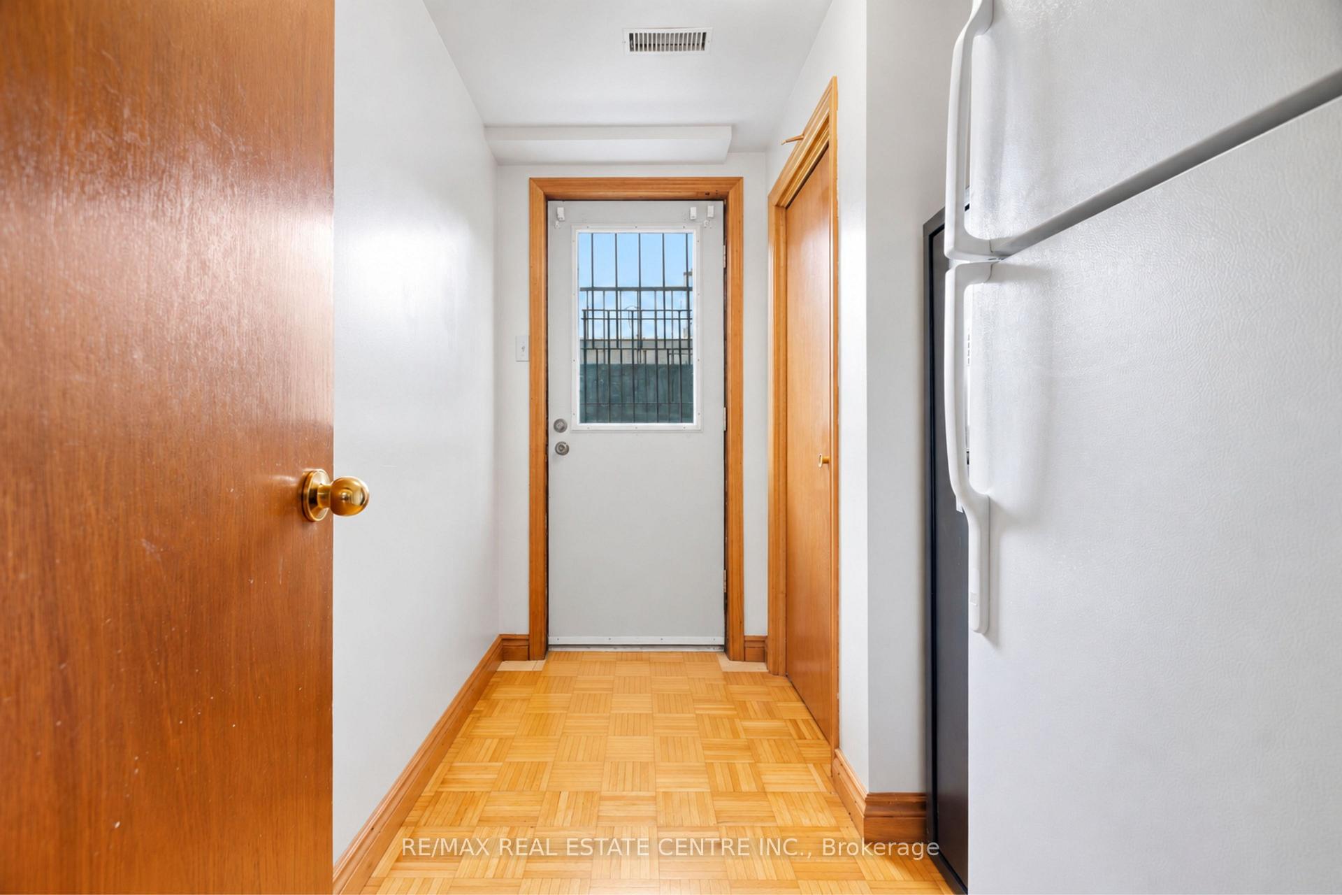Photo 37 of 93 Old Chicopee Drive, Kitchener, Stanley Park — HOMEH