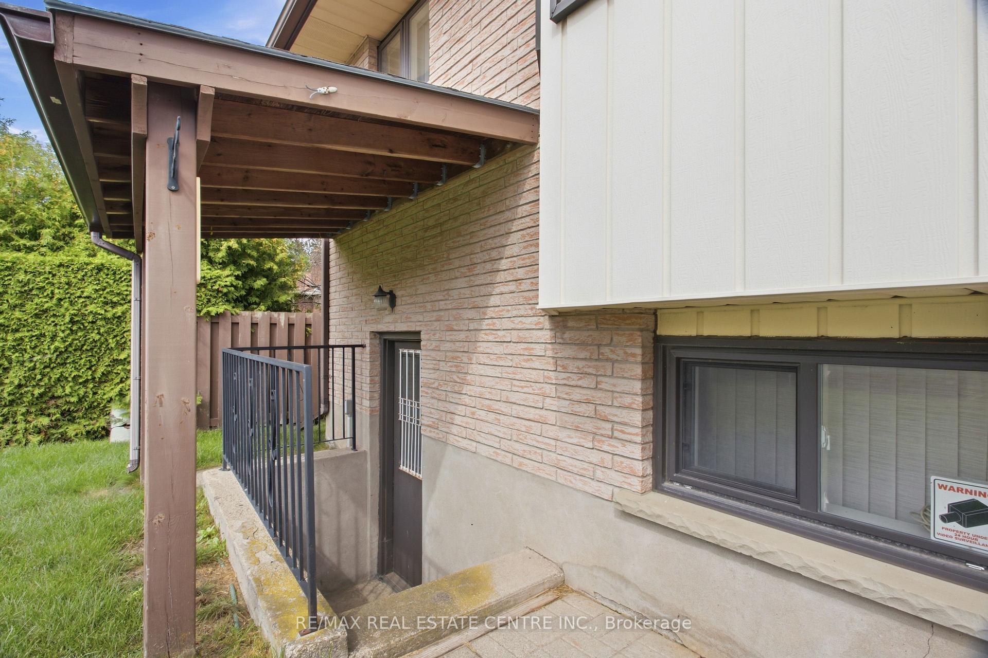 Photo 38 of 93 Old Chicopee Drive, Kitchener, Stanley Park — HOMEH