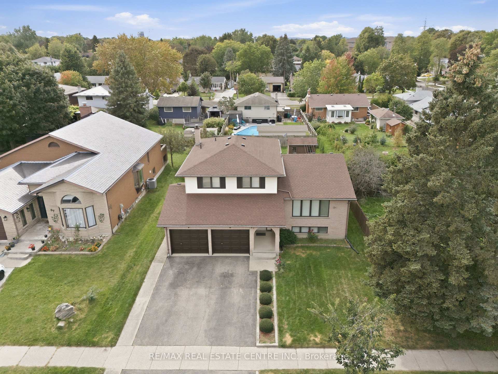 Photo 43 of 93 Old Chicopee Drive, Kitchener, Stanley Park — HOMEH
