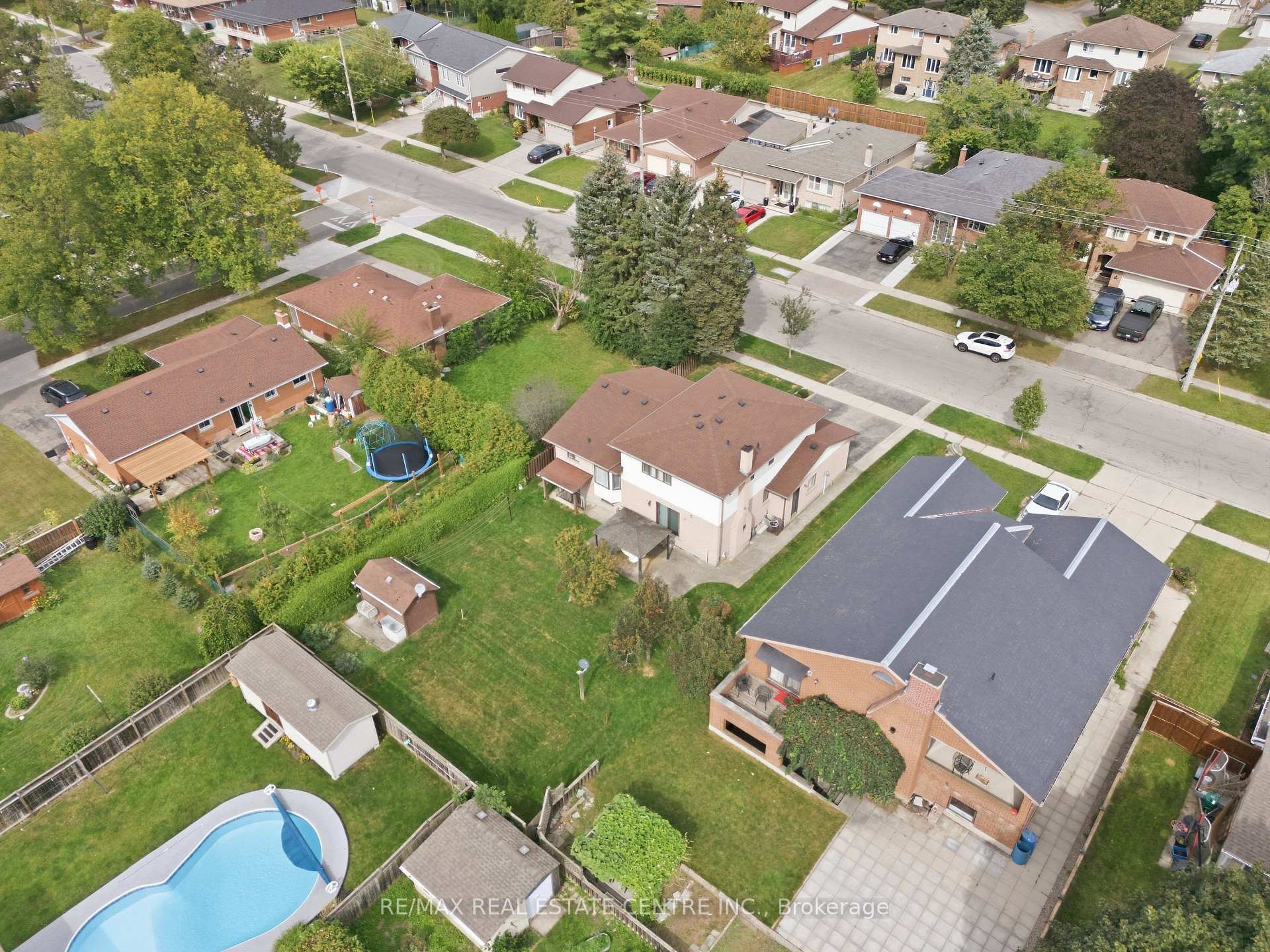 Photo 45 of 93 Old Chicopee Drive, Kitchener, Stanley Park — HOMEH