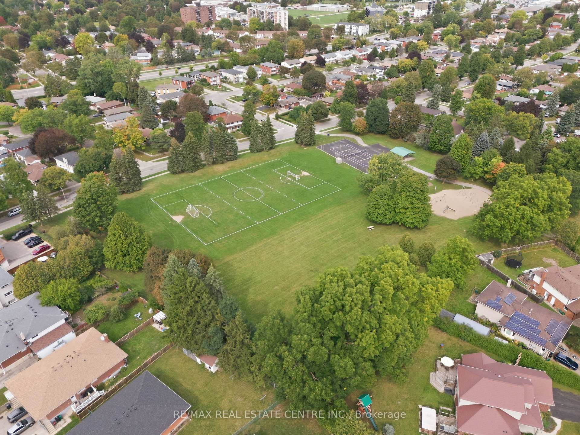 Photo 46 of 93 Old Chicopee Drive, Kitchener, Stanley Park — HOMEH