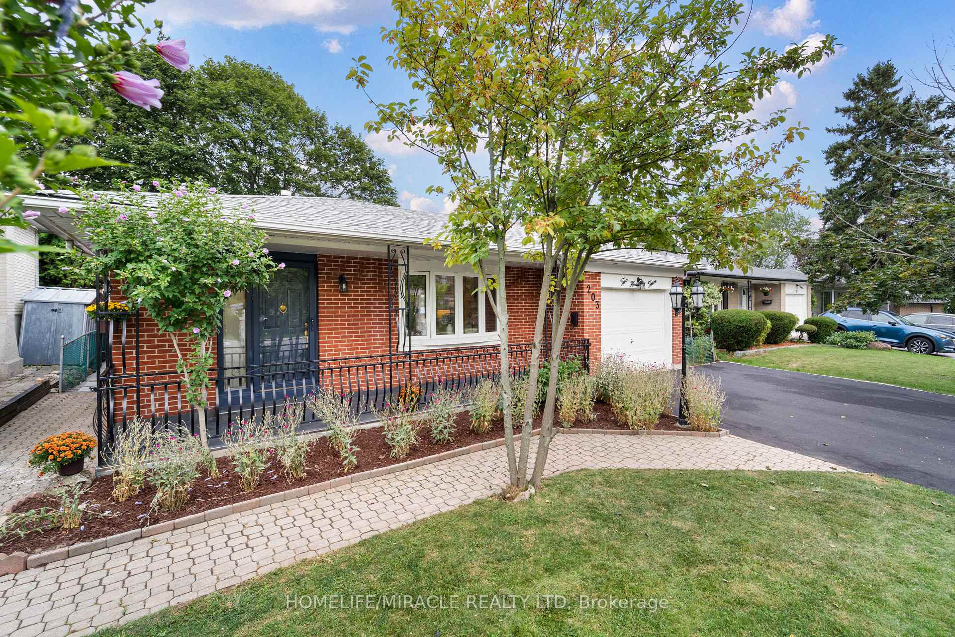 Photo 3 of 203 Centennial Road, Scarborough, Centennial Scarborough — HOMEH