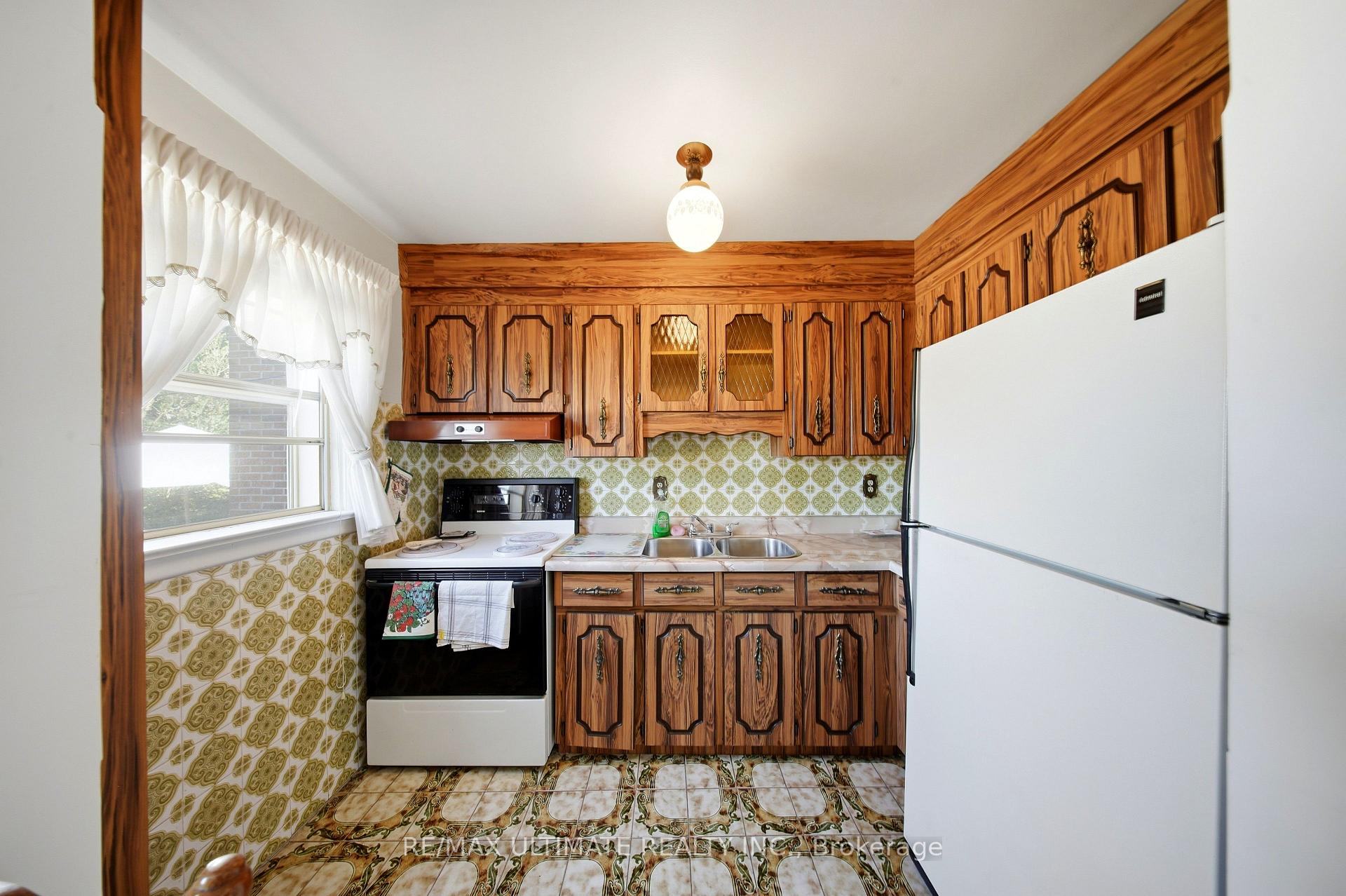 Photo 13 of 500 Northcliffe Boulevard, Toronto, Oakwood Village — HOMEH