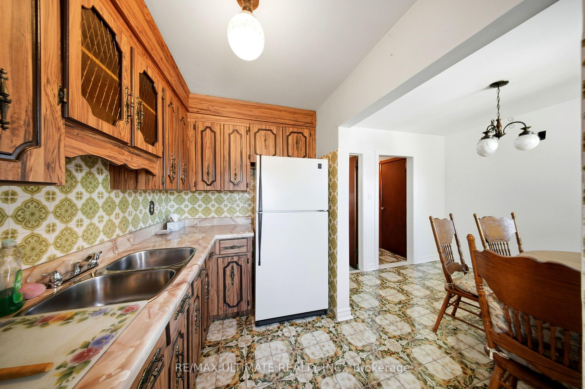 Photo 14 of 500 Northcliffe Boulevard, Toronto, Oakwood Village — HOMEH